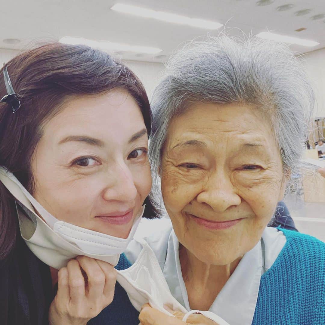 高岡早紀 さんのインスタグラム写真 - (高岡早紀 Instagram)「おはようございます。 今朝も"おかえりモネ"見てくださってありがとうございます！ 大方緋紗子さんは、私の先生です。 久しぶりにお会いして、涙が出そうになるくらい嬉しかった〜  #おかえりモネ　#大方緋紗子」9月16日 9時21分 - saki_takaoka