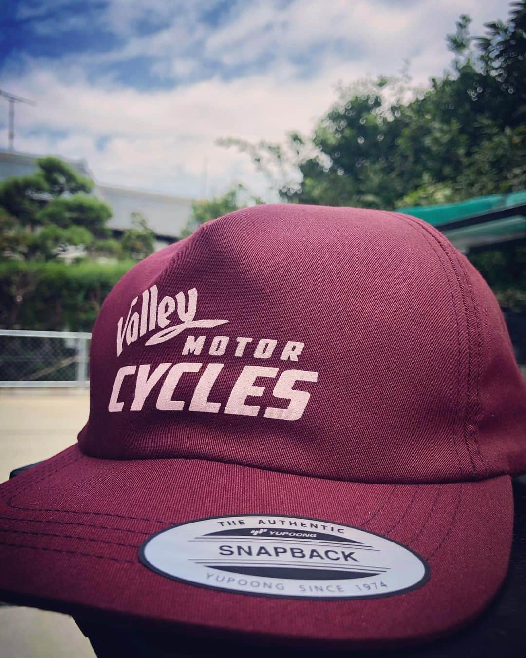 祖父江大輔のインスタグラム：「#valleymotorcycle  #snapbackcap  @valley_auto_service  @valleymotorcycle @takuroyoneuchi」