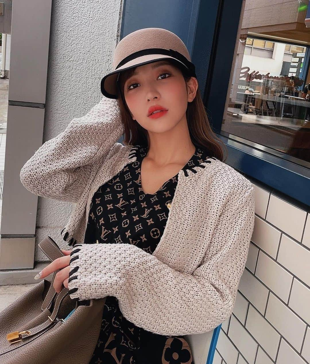 COCOさんのインスタグラム写真 - (COCOInstagram)「day off 🍃 帽子は母に誕生日プレゼントで頂きました🎁  one-piece @louisvuitton  outer @meltthelady  hat @ca4la_official  bag @hermes」9月16日 12時59分 - coco_coco000