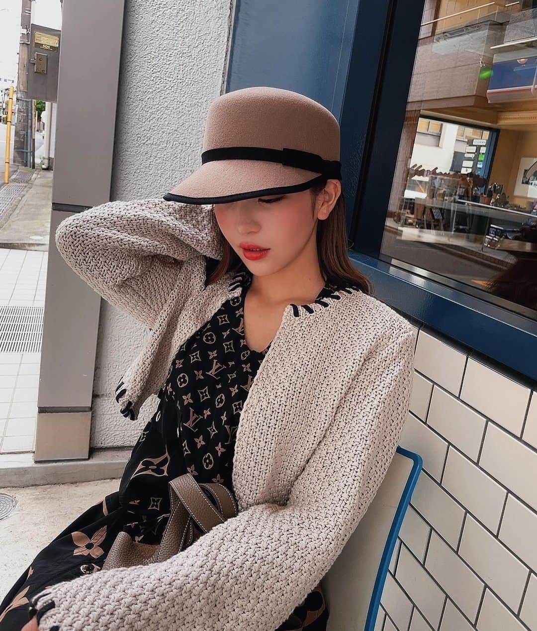 COCOさんのインスタグラム写真 - (COCOInstagram)「day off 🍃 帽子は母に誕生日プレゼントで頂きました🎁  one-piece @louisvuitton  outer @meltthelady  hat @ca4la_official  bag @hermes」9月16日 12時59分 - coco_coco000
