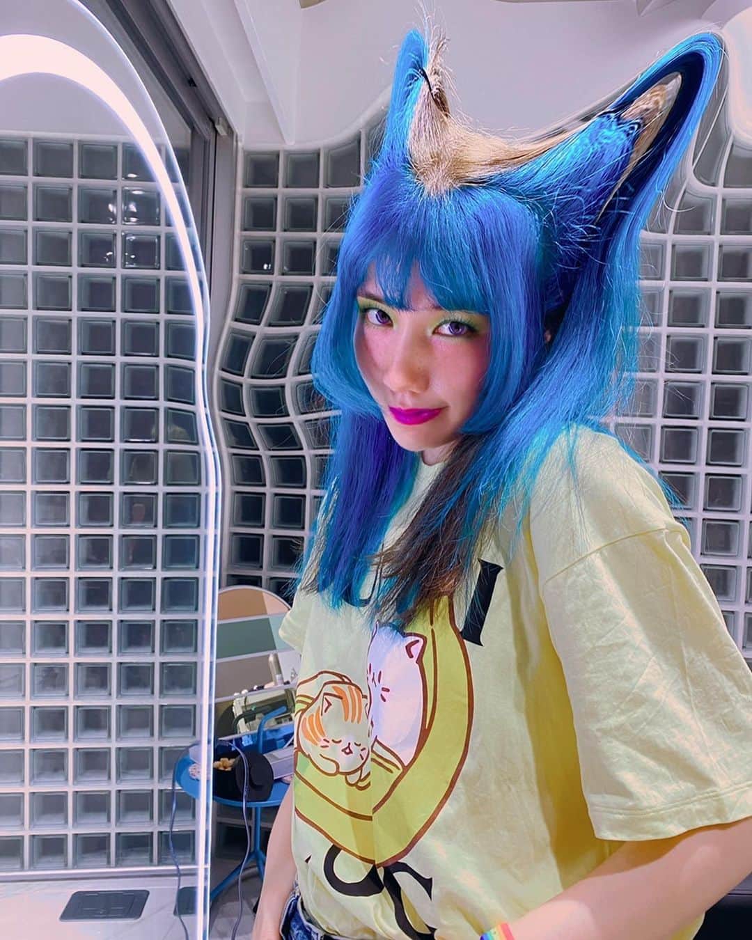 仲里依紗のインスタグラム：「hair design @nasup  🌍💎💙💠🐬💍🦋  #ピカチュウの最終形態」