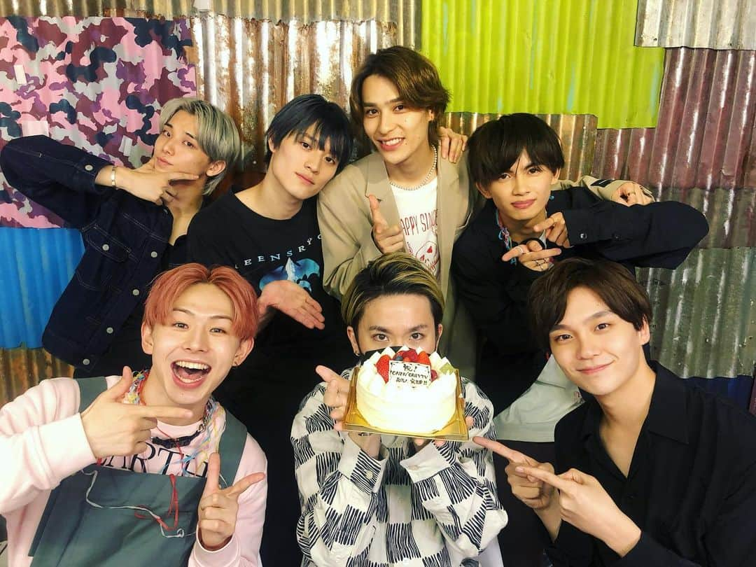 山下永玖/EIKUさんのインスタグラム写真 - (山下永玖/EIKUInstagram)「ワンエンTV10万人突破ありがと🎈🎈 SWAGと監督のおかげで自分自身もワンエンも成長しました！ 沢山いじってくれてありがとうございます！ これからもワンエンTVを愛してください❣️  #ONENONLY #ワンエン #ONO #ワンエンTV #10万人おめでとう」9月17日 1時35分 - eiku1219_official