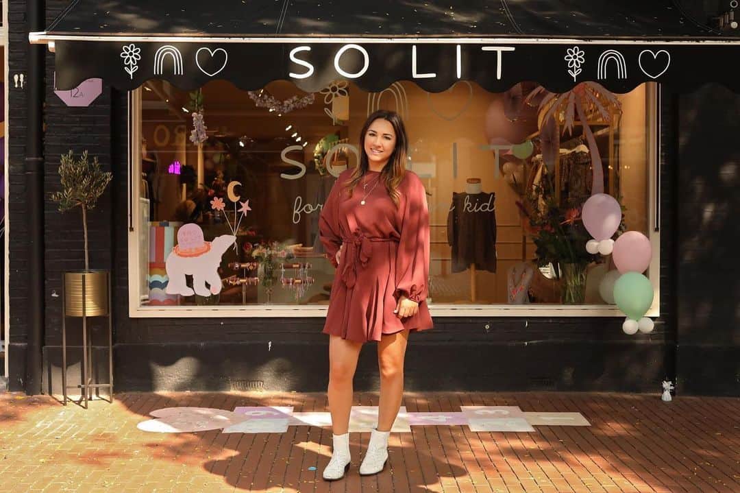 ロイ・ベーレンスのインスタグラム：「So Lit 🔥 Mijn vrouw heeft een kinder winkel geopend in Veldhoven-Dorp @solit.kids go and check it out! 👌🏼 #trots」