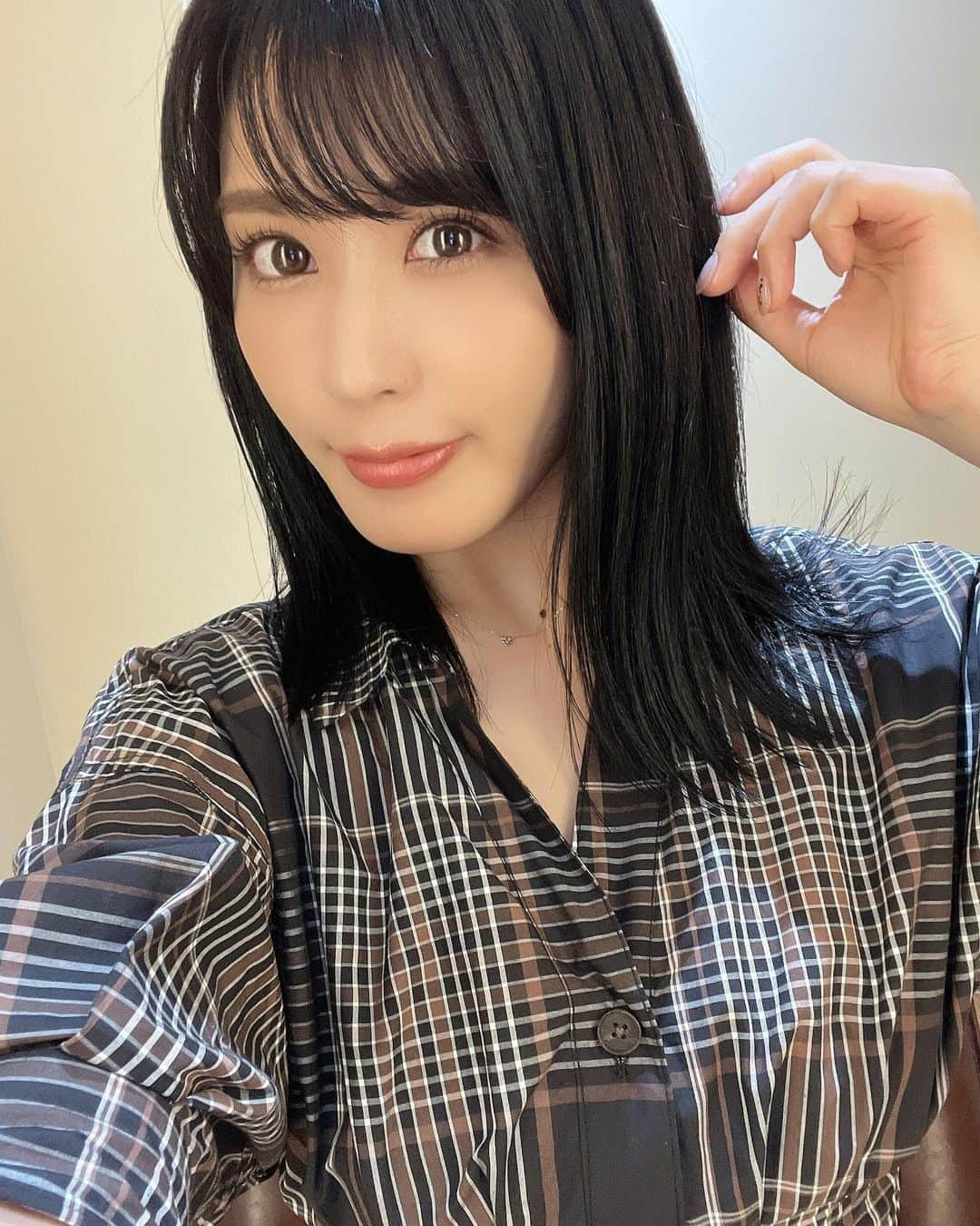 金子智美さんのインスタグラム写真 - (金子智美Instagram)「#これがこう  秋冬の洋服大好きだから気づいたらネットショッピング しちゃってる💓🛒✨ ⁡ 隠れてる部分が多くなるから脱いだらすごいが 増す季節ですよね✨🌝 ⁡ ⁡ ⁡ ✰✰✰✰✰✰✰✰✰✰✰✰✰✰✰✰✰✰✰✰ 📷9月19日(日)東京はなまる撮影会 予約受付中🙌🏻💓 https://hanamaru-photo.com/article/8322.html (9月はこの日しか撮影会ありません🥺🥺) ⁡ 📷10月3日(日)大阪チャンス撮影会🐙 ⁡ 📷10月10日(日)18時〜 DVD📀『トライアングル〜淫らな性活〜』 リリースイベント👯‍♀️💋✨ ⁡ ⁡ 📀16th DVD 『ふしだらな女』発売中🔞 Amazon▶️ https://amzn.to/3eEGky1 FANZA▶️ https://bit.ly/3vo2I5m 甘々なレビュー(⭐️5)待ってます🧏🏻‍♀️💓💓 ⁡ 📀17thDVD 『トライアングル〜淫らな性活〜』発売中🔞 サンプル🎥⏬ https://idol-gakuen.jp/item/75701/ ➡️Amazon : amzn.to/3A7O7gT ➡️FANZA : bit.ly/3AD6YRZ ⁡ DVDのレビュー、めちゃくちゃ見てるので 書いてもらえると嬉しいです⭐️ ⁡ 📚10月21日『タイトル未定』金子智美写真集 (講談社【FRIDAY】)より発売❤️‍🔥 各ECショップにて予約受付中✨ ⁡ 【Amazon】amzn.to/3jsx6Yf 【楽天】bit.ly/3CpWeY0 【セブン】bit.ly/3rZqynu 【HMV】bit.ly/2TYRfMN ⁡ 🗓2022年　壁掛けカレンダー 11月13日発売 https://amzn.to/3CLoOn5 ⁡ ⁡ 📚週刊ポストに載りきらなかった 森咲智美ちゃんとのW智美のコラボグラビア の本誌未公開カットがデジタル写真集📖 『トモミとサトミのセクシーバトル　 　エロスの女王は私よ！』 是非チェックしてね💓👭🏻 ⁡ https://www.shogakukan.co.jp/digital/09d091620000d0000000 ⁡ ⁡ ⁡ #金子智美 #撮影会 #インスタグラビア  #selfie #me #i #自拍 #selfies #tbt #follow #swag #扎心了#followme #like #tokyo #japan #selfie #f4f #ootd #photo  #l4l #instagood #맞팔 #tagsforlikes #몸스타그램 #东京 　#18禁グラドル  #グラビア　  #むちむち #脱いだらすごいんです」9月16日 17時09分 - kanesato1222