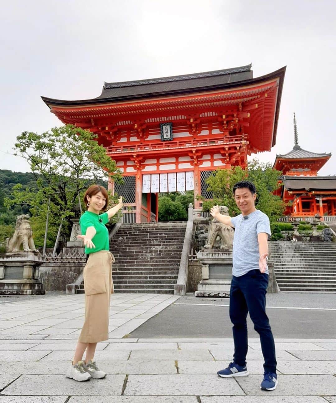 村田千弥さんのインスタグラム写真 - (村田千弥Instagram)「明日のきらきん！では、 「もっと知りたい京都」#世界遺産 #清水寺 の前編をお送りします✨  今回もらくたび #若村亮 さんから京都検定風に出題される問題に立ち向かっております！  京都旅初心者がまず足を運ぶ場所といえるくらい、 定番中の定番。 あまりにも有名な場所ですが、果たして・・・✨  @feel_kiyomizudera  #京都 #kyoto #kbs京都 #きらきん #もっと知りたい京都 #らくたび #ロケ #世界遺産の知られざる世界 #国宝 #重要文化財 #京都巡り #京都観光 #京都旅行 #京都散策 #京都観光スポット #古都京都 #寺社仏閣 #歴史好き #歴史好きな人と繋がりたい #京都好き #京都好きな人と繋がりたい #京都検定」9月16日 17時20分 - chr.0429