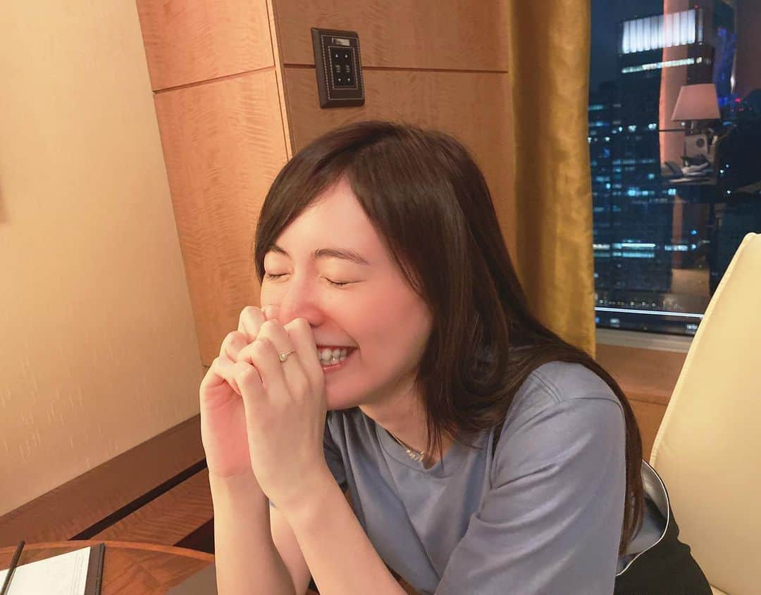 松井珠理奈さんのインスタグラム写真 - (松井珠理奈Instagram)「撮影のためにエクステつけました✨ ロングヘアおかえり〜🎵 まさなが撮影してくれたから自然すぎる〜らぶ〜😘💓  #大人デートなうに使えそう 笑 #笑いすぎ  #目細い  #楽しい  #メイキング #ストーリー  #あげるね  #ロングヘア  #エクステ  #黒髪  #黒髪ロング  #ヘアスタイル  #ヘアカラー  #hairstyle  #haircolor  #black  #smile  #あれ  #髪の長さ #分かりづらい  #❓  #😂  @masana_oya」9月16日 17時33分 - jurinamatsui3