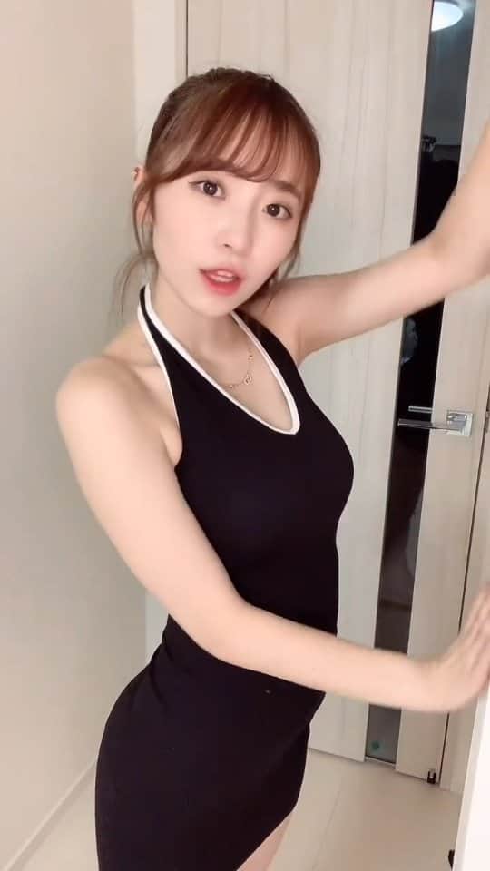 セクシー図鑑のインスタグラム：「* 【🍑セクシー図鑑🍑／プリケツ•おっぱい•ビキニ•美女 @sexy_bijyo】 * * 今回ご紹介させていただくのは、 かとゆりさん  他にも素敵な投稿が(*´﹀`) ぜひ覗いてみてくださいね🧡 * * 次回もお楽しみに……🥰😍 #水着 #エッチなお姉さん #お姉さん #水着姿 #水着ギャル #かわいい💕」