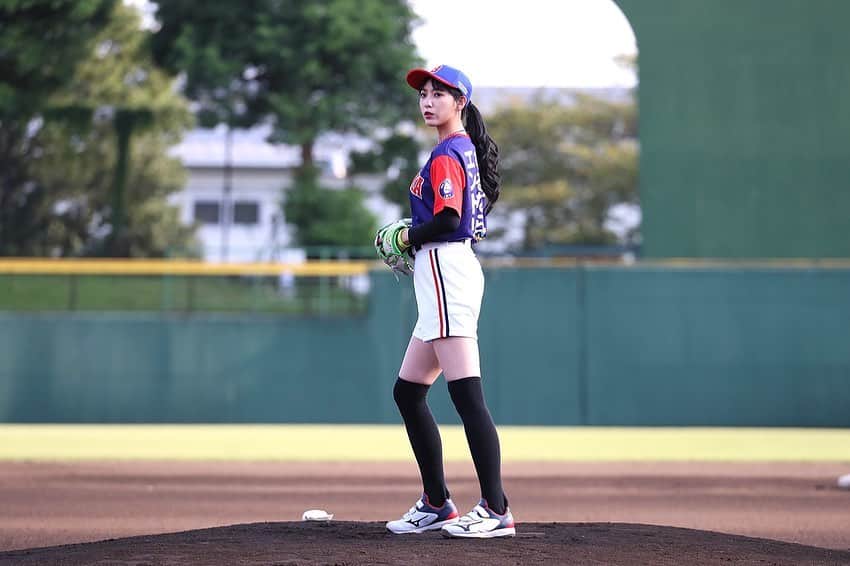 椿梨央のインスタグラム：「#埼玉武蔵ヒートベアーズ vs #巨人　三軍との試合 始球式務めさせて頂きました⚾️ 今年初でしたのでワクワクしました✨ . また来年もできたらいいな〜🍀 . 沢山の応援メッセージも ありがとうございました❗️ . Full-Countさんにて 記事にもして頂きました！ 是非見てください♪ ストーリーにURL貼ります！ . .  #野球 #野球女子 #bcリーグ  #bcl  #プロ野球 #埼玉武蔵ヒートベアーズ  #読売巨人軍  #椿梨央  @musashi_bears」