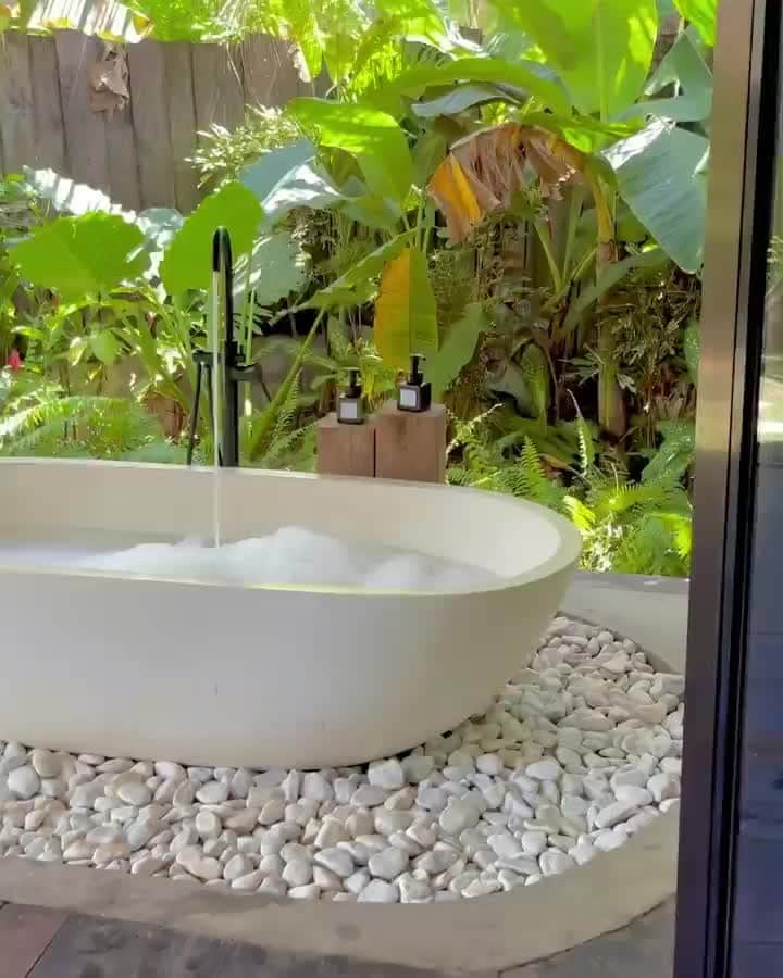 Airbnbのインスタグラム：「When a bubble bath under banana plants isn’t the most relaxing part of your day, you’ve found a truly special place. Far from the crowds of town, this peaceful villa is a hundred steps from a pristine beach.  Link in bio to surf and soak.   Video: @bellaangeles」