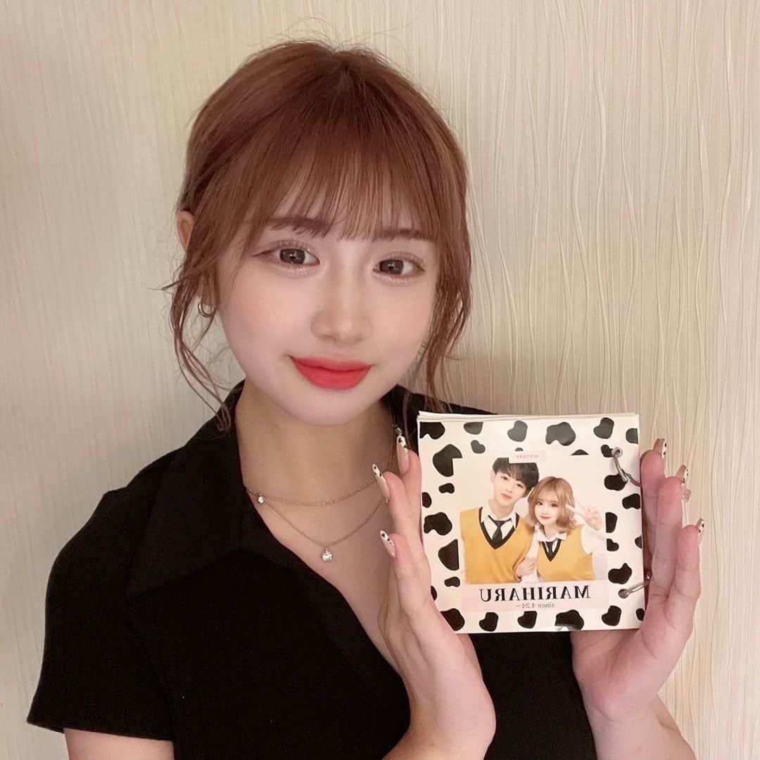 のインスタグラム：「はるくにアルバムを作りました💕  遠距離だしコロナ渦で会えないから私達の出会いから振り返ってみました。 牛が好きだから牛柄にしてみましたー！ 写真はCanvaで加工したんだけど、テンプレの種類が沢山あるからおすすめ👀✨ 真理が作ったテンプレートも公開してるので、ストーリーから見てみてね💕  これからもたくさんはるくとの思い出増やしていきたいね〜！😊  #canva #pr」