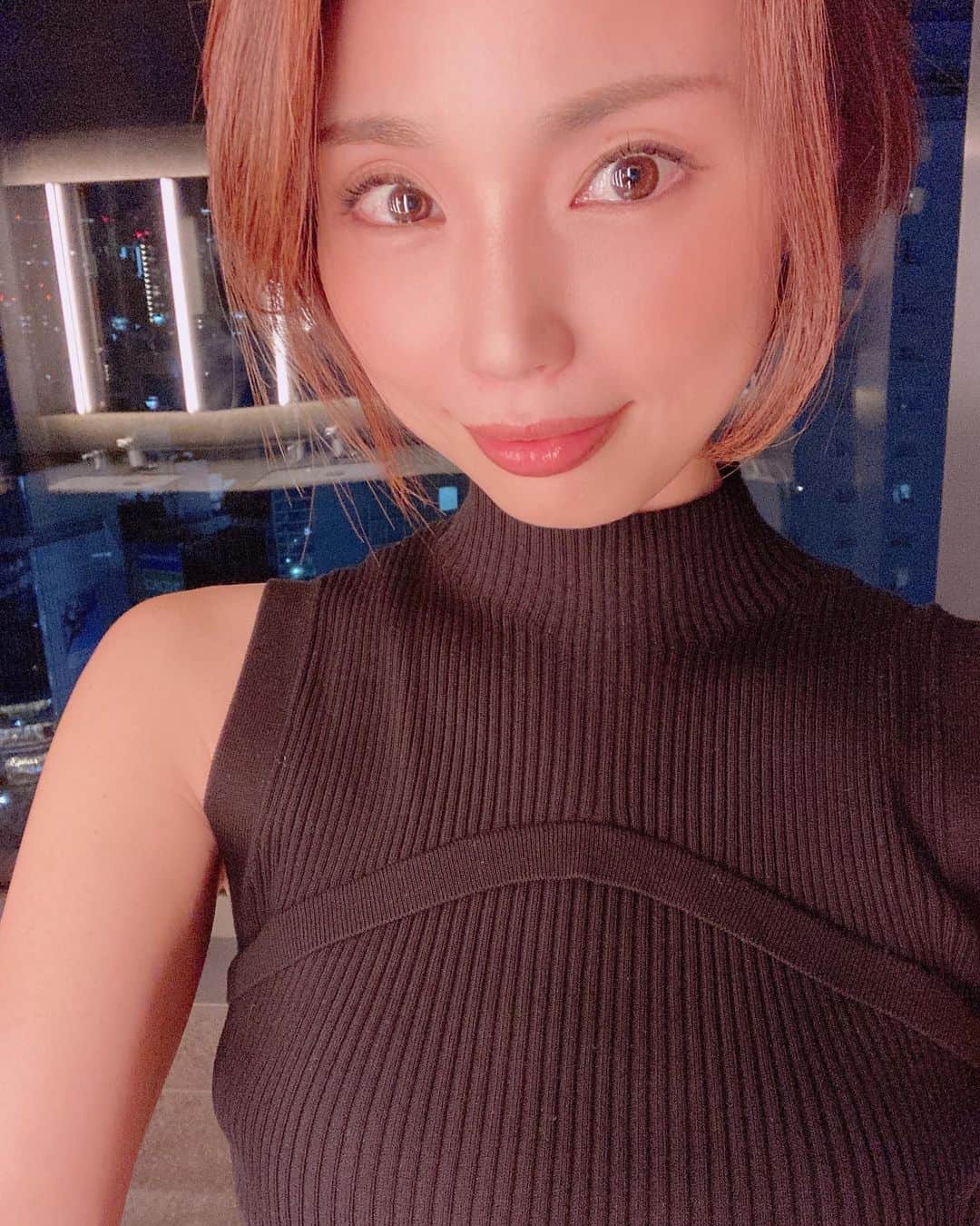 のインスタグラム：「🐰💕 ． 昼間は日差しが暑いですが、カラッとした空気になって、秋らしくなりましたね🎑 ． マスクが苦しくならない季節になってきましたが、マスクを取った時にお口周りなど気になりますよね(>_<) ． 最近は男性でも脱毛に興味がある方が多いということで、今回は男性にお知らせです✨ ． ✨先着30名限定✨ ． 顔周り6部位全部のヒゲ脱毛がお得に受けれます😊 定価25,200円が今だけ96%OFF →980円💕 ．  ※効果を感じられなければ返金して  くれます✨ ． 気になる方は、私のストーリーの限定URL、ハイライトから予約してみてください☺️🌼 ． #メンズ脱毛 #脱毛 #メンズクリア #顔脱毛#秋#autumn#love#happy#peace#❤️#🎑」