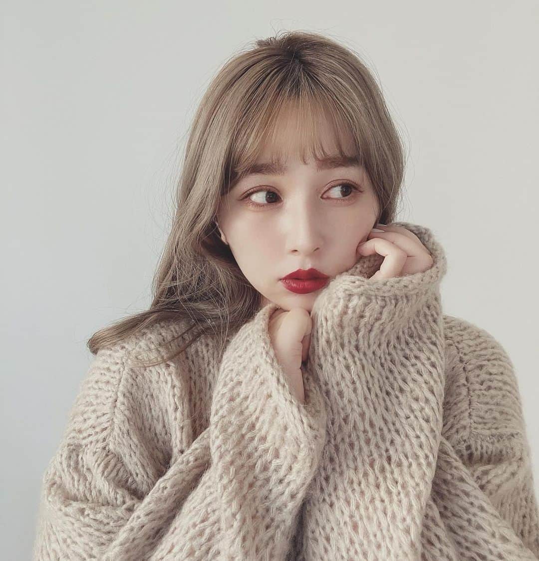 puinpiのインスタグラム：「KNIT  私ね…ショートニットが昔からずーっとすきなんです。  今年はもふもふのサンドベージュの ショートニットが、PUIからでるのです。  お気に入りすぎて、2枚欲しい私です。  2021.09/19 PM21:00 release  🧶  #Pui #Puishop #ニット #ショートニット」