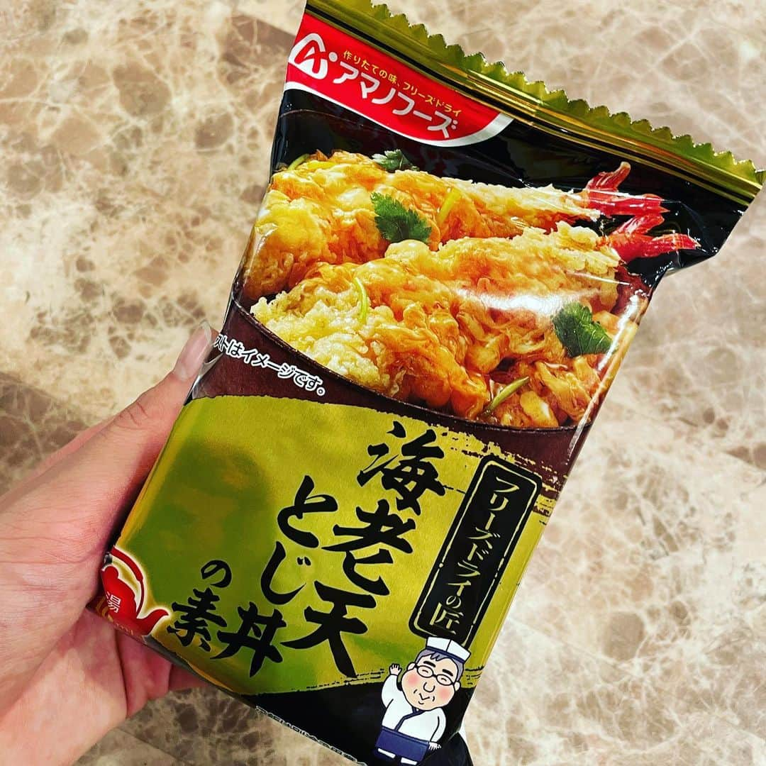 馬淵優佳さんのインスタグラム写真 - (馬淵優佳Instagram)「今日の夜ご飯は天丼作りました〜❣️ と言っても、お湯を注ぐだけ…🤫 ほんまにお湯入れるだけで天丼できるんかいな！って思ったけど、めっちゃ美味しくてびっくり🤷‍♀️ これは海外に長期滞在で日本食恋しくなった時にピッタリ！ フリーズドライも進化したなぁ✨ #アマノフーズ #エビ天丼 #フリーズドライ」9月16日 21時13分 - mabu0205