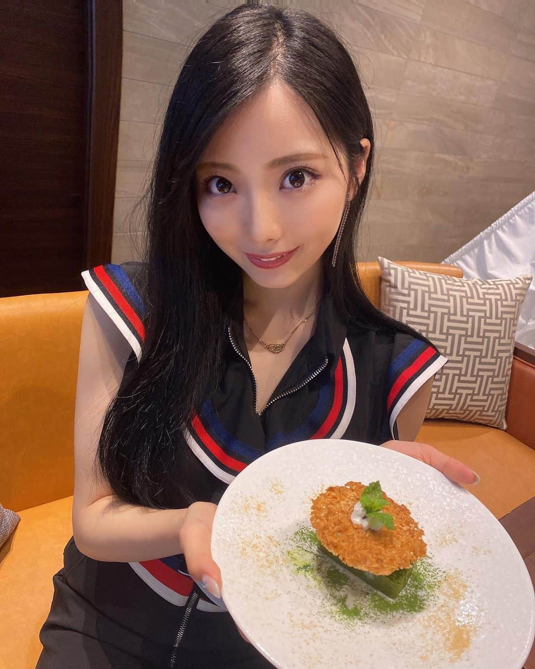 山下みちるさんのインスタグラム写真 - (山下みちるInstagram)「・ 松柏園ホテルでのランチ🍽❤︎  ローストビーフカレーに 大好きな抹茶のデザート🙈🙈  化粧室まで綺麗すぎてお姫様気分、、🎁🤍  テンション上がりまくりで最高でした🥰 ・ #時差投稿 #松柏園ホテル #ホテル #ホテルランチ #ランチ #福岡 #福岡グルメ #小倉グルメ #instafood #instagood」9月16日 21時17分 - hello_chiruchiru