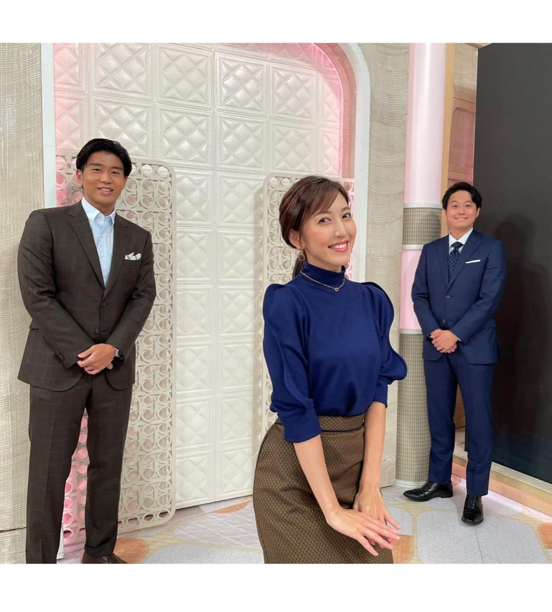 小澤陽子さんのインスタグラム写真 - (小澤陽子Instagram)「𝚊𝚝 𝚠𝚘𝚛𝚔☻  火曜・水曜と２日間、 『Live News α(アルファ)』にお邪魔しました🌠 ありがとうございました。  今夜は、金曜レギュラーの内田アナです！ (私が担当した２日間、しっかり見守ってくれていた お姉さんのような存在…😭💜) @reina.uchida   楽しい二日間で、沢山勉強になりました✍🏻 レギュラーの三田さん、嶺衣奈さん、 改めて すごいなぁ…と🥺。　@yurikamita_official   いつもと違う現場に行かせてもらうと、 経験が積めて自信に繋がったり、 新たな課題が見つかったりと、 また成長のきっかけをもらいます。  これからも自分がよく理解し、 『わかりやすく伝える』気持ちを大事に、 精進してまいります🏃🏼‍♀️🌸  バラエティに見えてないかだけ 心配でした…(#ここだけの話 🤭)  #報道番組 #アルファ #LiveNewsα #それでは！✰」9月16日 22時23分 - yoko.ozawa729