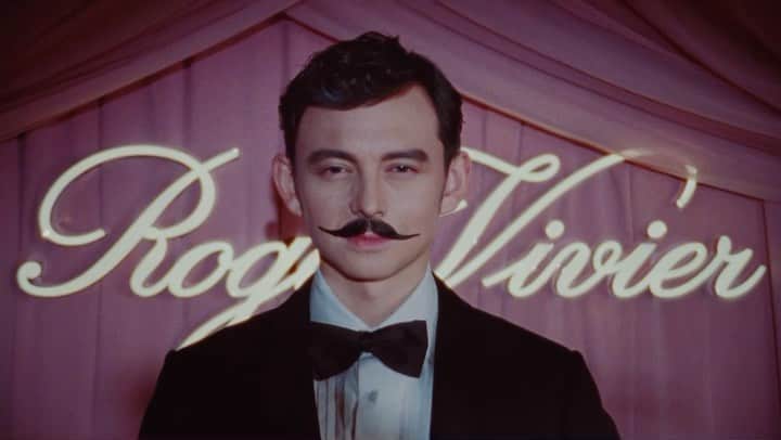 ハリー杉山のインスタグラム：「"Welcome to Roger Vivier Auction!"  皆様、Roger Vivierのオークションハウスへ ようこそ。  ここは夢と現実、過去と現在が交錯する普段のルールが通用しない空間です。  さぁ、魔法にかかる準備は出来てますか.....  What a fantastic time working with @rogervivier and @nami.creatives ⚡️ I was unleashed as the cunning devil of an auctioneer to help these lovely gems to fall in love with Roger Vivier's 2021 Fall/Winter products💋  special thanks to @saiknd for putting the capital F into Fabulous, @diegoacaqui for just being so amazingly Diego and @shoemania621 for being full of charm and 広島東洋カープlove lol   キャスト陣のパンチもboom!  The bombshell trophy wife🎉 @crystalkayofficial   My dear assistant @yjymusic   The elegant lady from a historical Japanese family💋 @mademoiselle_yulia   The art dealer @sereeeenam   The scintillating socialite #平野レミ   Roger Vivierにとって初めて日本で撮影されたキャンペーンに参加できて実に光栄でした！  #rogervivier」