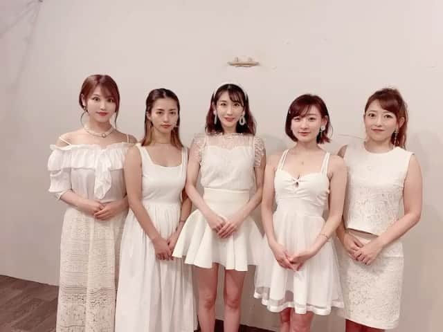 小原春香のインスタグラム：「💜𝓡「Breath for LOVE Live」💜  9/19(日)青山RizM LOVE Live  14時開演〜 アフターパーティー　18時半〜  💜ゲスト様 裕美さん KONANちゃん  💜追加ゲスト様決定‼️ Sちゃん  コールしたり声は出せない😭ですが、よかったらサイリウムで一体感を出してもらえたら嬉しいです💗  コロナ禍で東京まで来れない方、 予定が合わなくて来れない方、は 配信もありますので、そちらでLiveを楽しんでいただけたら嬉しいです❤  ［配信TICKET］¥3,000 https://twitcasting.tv/aoyama_rizm/shopcart/100084   視聴期間：当日より2週間(10/3(日)まで) ※リアルタイムでの配信を見逃した方でも、チケットをご購入いただければ期間中は何度でもご視聴頂けます。  ９/19(日) ［TITLE］R 2nd single リリースイベント「Breath for LOVE Live」 ［ACT］R／ゲスト：KONAN・三ツ井裕美 ［OPEN/START］ 13:30 / 14:00 ［TICKET］¥4,500(1D込み) プレミアム通し券 ￥20,000(2D込) 通し券¥13,000(2D込)」