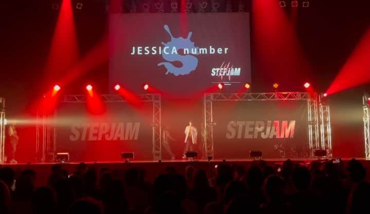 JESSICAのインスタグラム：「❤️🔥JESSICA number🔥❤️ . 38名で挑みました！！ みんないつもついてきてくれて有難う🙇‍♀️！！ 年末再演します🔥🔥🔥 . #dance #dancer #choreographer #stepjam」