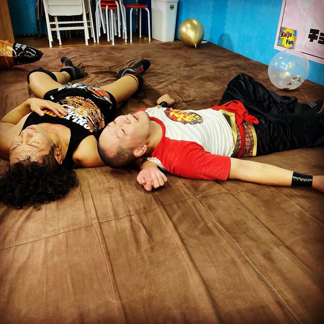 帯広さやかのインスタグラム：「改めまして高梨さん、デビュー18周年おめでとうございました。 この写真が好きで。こちらに。」