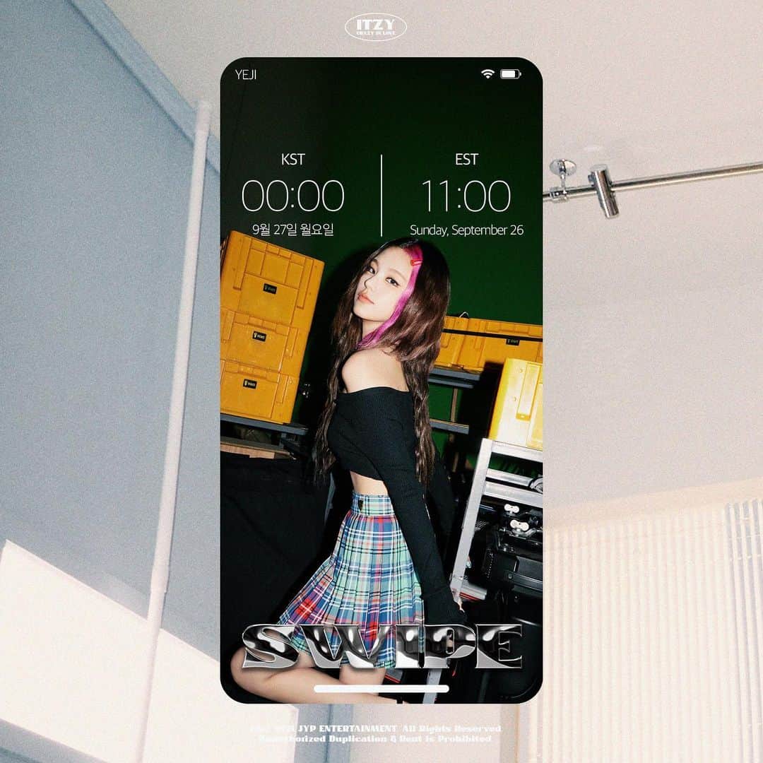 ITZYさんのインスタグラム写真 - (ITZYInstagram)「ITZY The 1st Album <CRAZY IN LOVE>  "SWIPE" Concept Image #2  💟 TITLE TRACK "LOCO" 💟 2021.09.24 FRI 1PM (KST) | 0AM (EST)   <CRAZY IN LOVE> Pre-orders https://orcd.co/crazyinlove   #ITZY #있지 @itzy.all.in.us #MIDZY #믿지 #CRAZYINLOVE #LOCO #ITZYComeback」9月17日 0時05分 - itzy.all.in.us