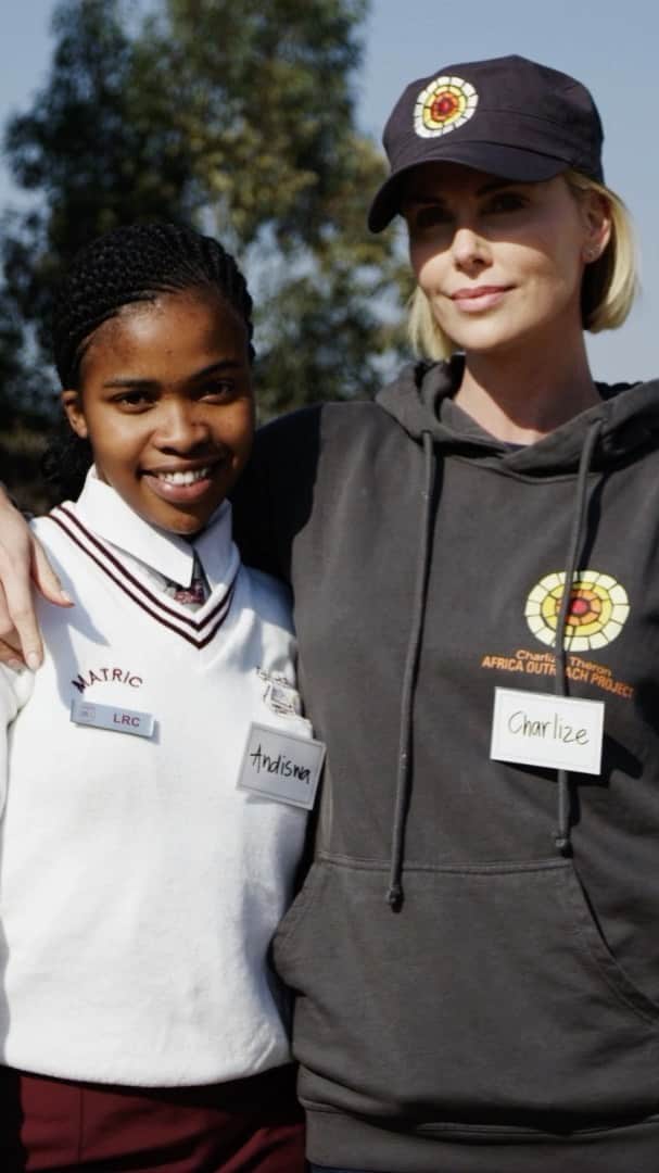 のインスタグラム：「SO proud of my team!!! 2020 was an absolute shitshow –– but did that stop the Charlize Theron Africa Outreach Project or our incredible Partners??? It sure as hell did not 💪📈  Check out @ctaop's 2020 recap video for a peek into all we accomplished, and the immense weight our Program Partners lifted off of those they serve. Then give them a follow to stay in the loop, and head over to ctaop.org to get involved 💛」