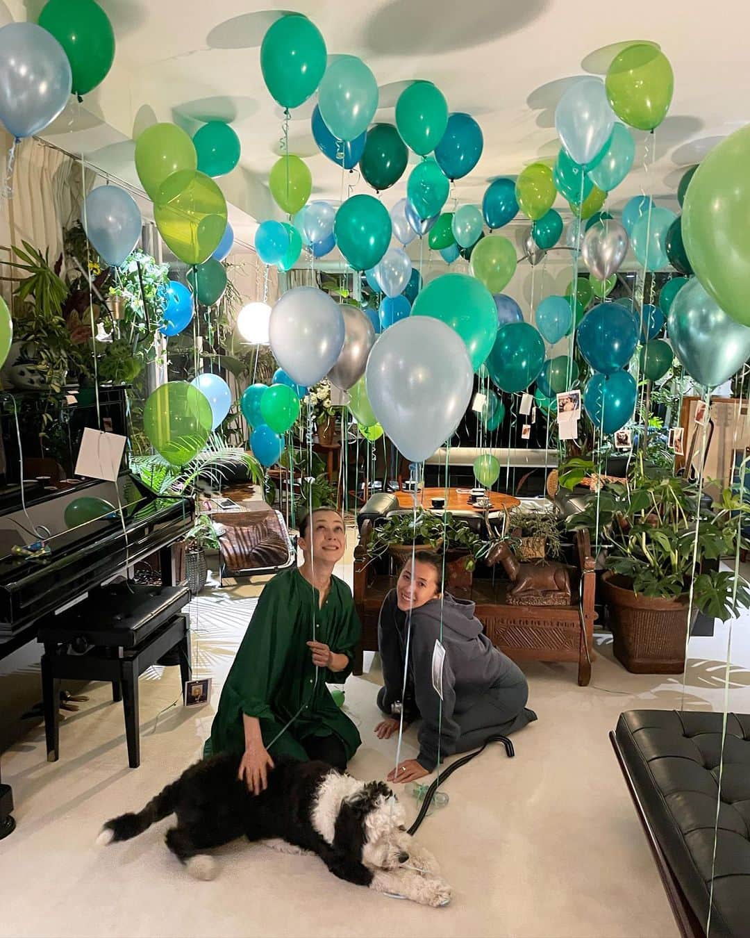 桐島かれんさんのインスタグラム写真 - (桐島かれんInstagram)「母と。 娘と。  #風船サプライズ #balloondecoration #balloons」9月17日 11時35分 - houseoflotuskaren