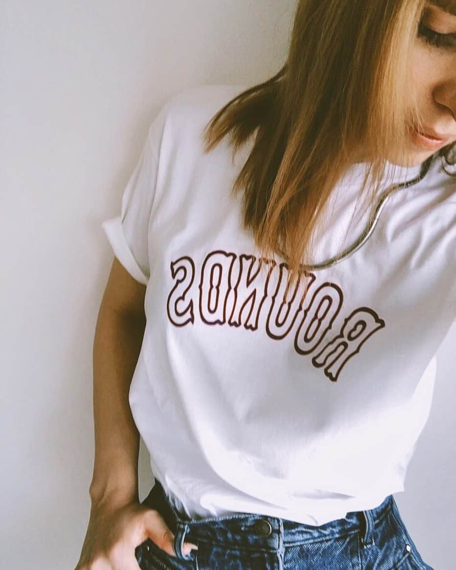 IVANさんのインスタグラム写真 - (IVANInstagram)「👖🤍 cute one ♡  @round_yokosuka  のイケてるTシャツ🤍 あがる。  #roundyokosuka#love#fashion#latina #めちゃめちゃイケてる♡  #横須賀に行く際には是非  #反転し忘れたよごめんね♡  Thank you !  @hixxki_lookup  アクセは @johnlawrencesullivan_official」9月17日 9時48分 - fresanaca