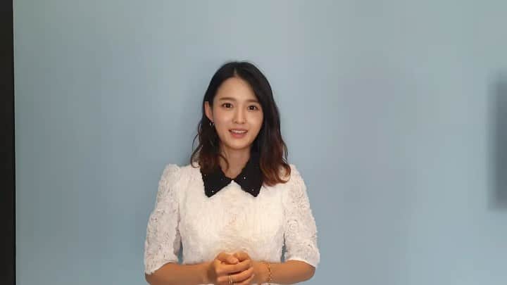 ナム・ボラのインスタグラム：「올해는 사회적 기업 도입 15년차가 되는 해입니다!   올해에 고용부 인증 사회적 기업이 3,000개가 넘었다고 해요:-) 사회적 기업 홍보대사로써 굉장히 뿌듯하고 뜻깊은 소식이에요!  더 나은 세상을 위해 개인이 아닌 다수를 위한 사람들이 많이 있다는 증거인 것 같아 마음이 따뜻해집니다☺️  앞으로 더 많은 사회적 기업이 생겨나고 기존에 있는 기업들도 무럭무럭 잘 성장 할 수 있도록 많은 관심과 응원, 지지 부탁드려요❣️  그리고 지금 이 순간에 사회적 기업을 위해 열심히 일하고 계시는 6만여명 사회적 기업 근로자 분들께도 감사의 인사드립니다🤗  사회적기업 화이팅!!!!  #더나은일상을산다#바이소셜#바이소셜남보라#인증사회적기업#3천개돌파  @kosea_365@buysocial.mgz」