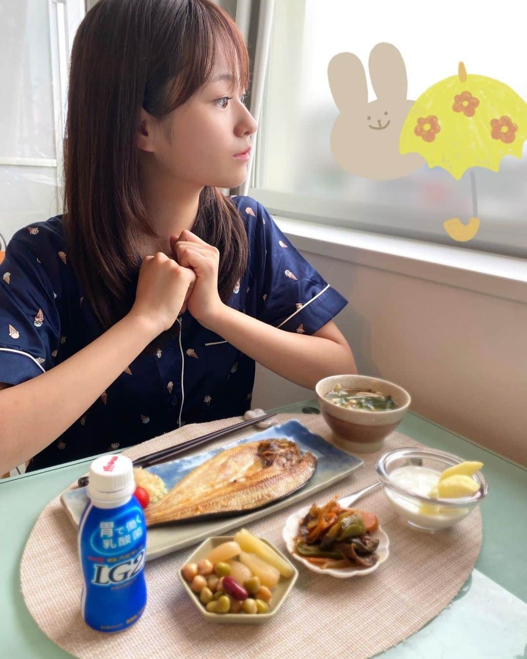 奥原ゆきのさんのインスタグラム写真 - (奥原ゆきのInstagram)「朝ごはん🍽 前日食べすぎた日の朝は何も食べないことも多いけど、お腹が空いている時は和食にする事が多いです。 この日はほっけを焼きました🐟 あとは、胃弱にならないように胃や腸まで届く乳酸菌ドリンクやヨーグルトを食べることが多いなぁ🙊 . 朝ごはんをゆっくり食べるとそのままのんびりしてしまって、よく出掛ける準備をする時間がなくなります😣笑 . #おうちごはん #健康ごはん #healthyeating」9月17日 12時43分 - yukino_okuhara