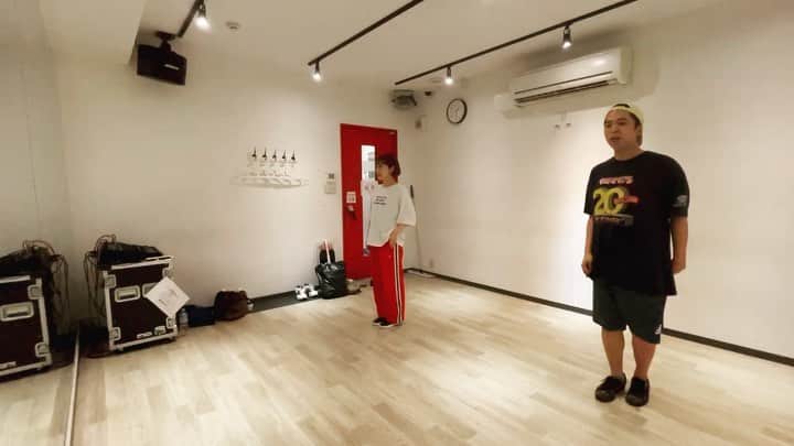 おしらのインスタグラム：「大森元貴さんに捧げたダンス。  新宿イチカワイイ2人の舞いをご覧あれ💃」