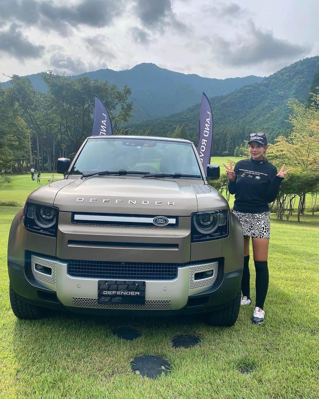 原田怜奈のインスタグラム：「サイプレスゴルフクラブ⛳️で マスターバニーエディション2021に 参加させていただきました☺️ かっよすぎる車と 今年の可愛いウェアをきて 写真を撮っていただきました💕  #masterbunnyedition_official #masterbunnyedition #ランドローバー #ジャガー」