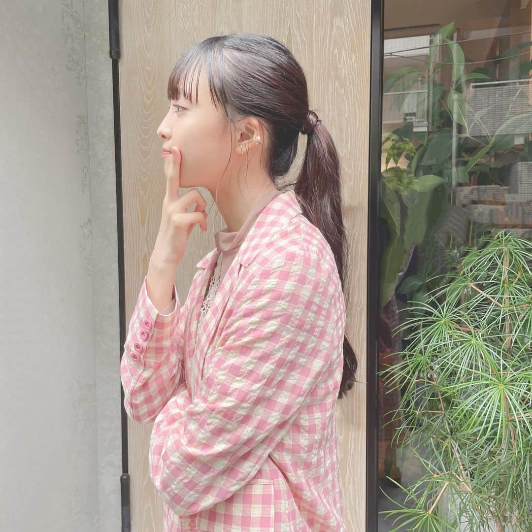 大友花恋さんのインスタグラム写真 - (大友花恋Instagram)「遅くなりました~💦💦 ブランチのロケのお衣装です。 とっても可愛かったピンクチェックのセットアップ。 可愛くて出し惜しみしていたら、こんなに時間がたってしまいました~🙇‍♀️」9月17日 15時06分 - karen_otomo