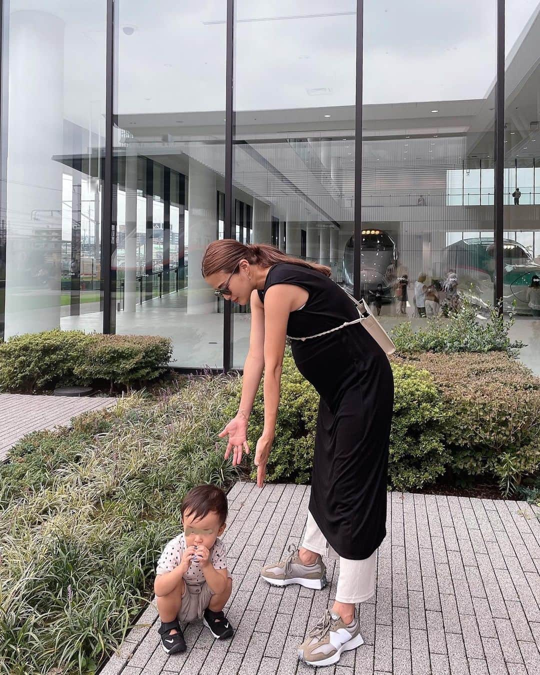 佐野真依子さんのインスタグラム写真 - (佐野真依子Instagram)「いよいよ出産まであと１ヶ月👶💭 お腹も体重もすくすく成長中🐾＋11 歩き方がたてに進むカニみたいになってきました🦀🦀」9月17日 15時07分 - sanomaisanomai