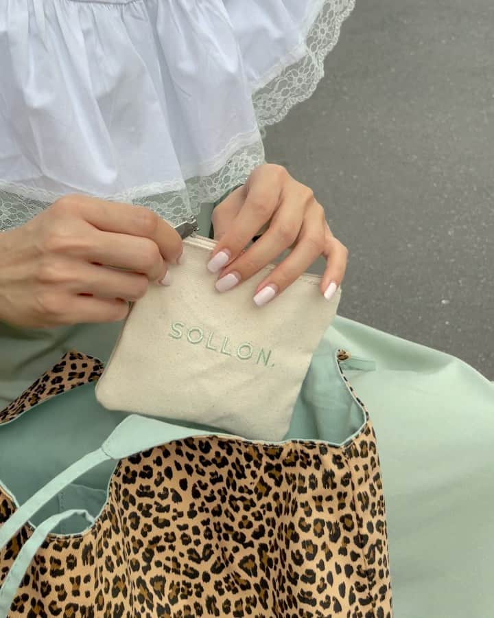 中谷愛のインスタグラム：「明日でLit.をスタートして1年..🤍  皆さんいつもありがとうございます🙏🏻 これからもかわいいitemたくさんupするので チェックしていただけたら嬉しいです〜📧  そして、 明日からはSOLLONのサイトでは1周年記念イベント開催✨ ぜひサイトチェックしてみて下さいね🔗 @sollon_official  @lit_offi」