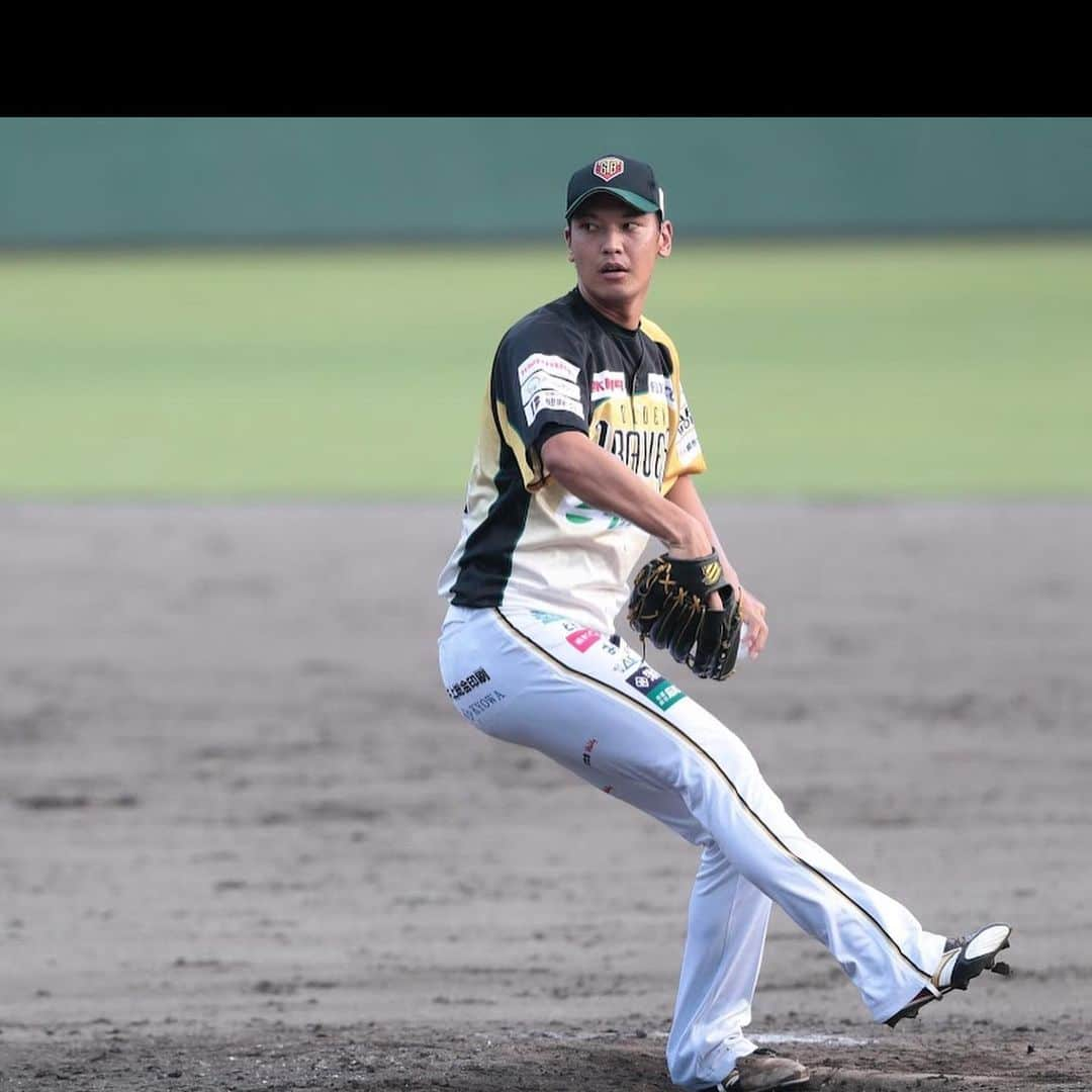 村中恭兵さんのインスタグラム写真 - (村中恭兵Instagram)「昨日でBCリーグ東地区リーグ戦が終わりました❗️ブレーブスは２位でプレイオフに進出する事は出来ませんでした🐟 今年はコロナ禍で中々日程を全て消化する事が出来ず終わってしまいましたが、1年間離脱する事なく完走する事が出来ました😊 今年は観客がたくさんいる中でプレーする事が出来て改めてファンの方々や支えてくださる皆さんのありがたさを感じながらプレーする事ができ、野球の楽しさ、難しさを経験する事が出来ました！  監督、コーチ、選手、スタッフ、そして応援してくださる方々1年間本当にありがとうございました🙇‍♂️  #村中恭兵 #野球 #BCリーグ #栃木ゴールデンブレーブス」9月17日 16時17分 - kyoheimuranaka