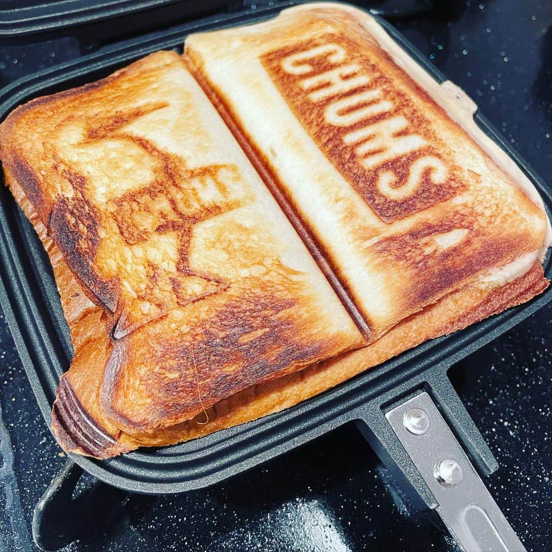のインスタグラム：「ホットサンドメーカーもらったから作った。100点。」