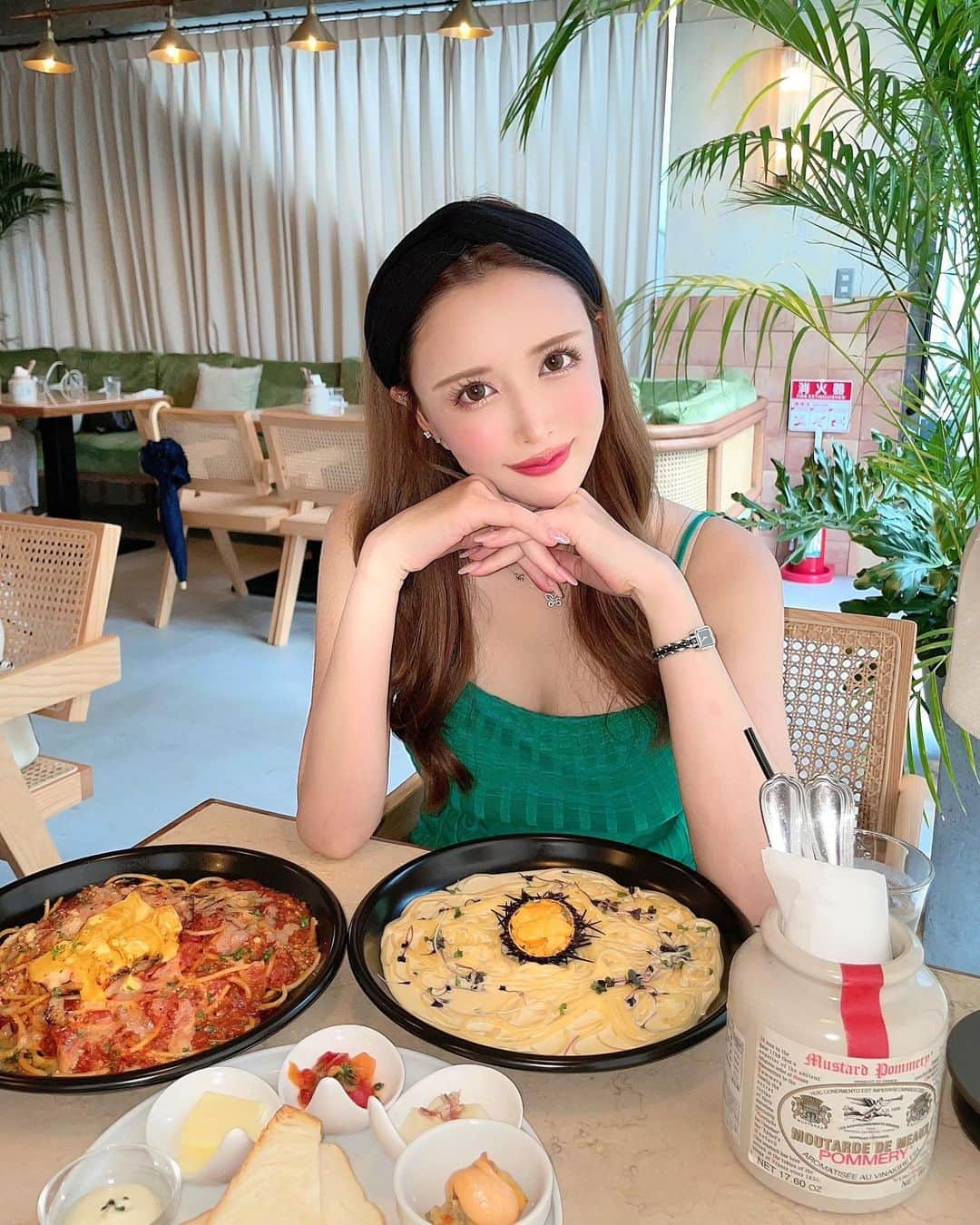 蘭子のインスタグラム：「【表参道Queency】 . 大人気でいつも並んでるカフェ🍽 ウニのパスタ濃厚で美味しかった~😋💕 . この日、暑すぎてテラスから 室内に変えたんだけど 3週間でこんなに季節って 変わってしまうのね🤣😭 夏が恋しいです🥲☀️ . . . . #表参道カフェ#カフェ活#カフェ巡り#カフェ好きな人と繋がりたい #カフェ好きな人と繋がりたい #カフェ部 #カフェ飯#カフェ活 #渋谷ランチ #ホテルランチ #カフェランチ  #原宿ランチ #表参道ランチ #東京カフェ#東京グルメ #カフェスタグラム #グルメ#グルメ好きな人と繋がりたい #グルメスタグラム #グルメ女子 #グルメ部  #グルメ巡り#緑コーデ#zara女#きょコ」