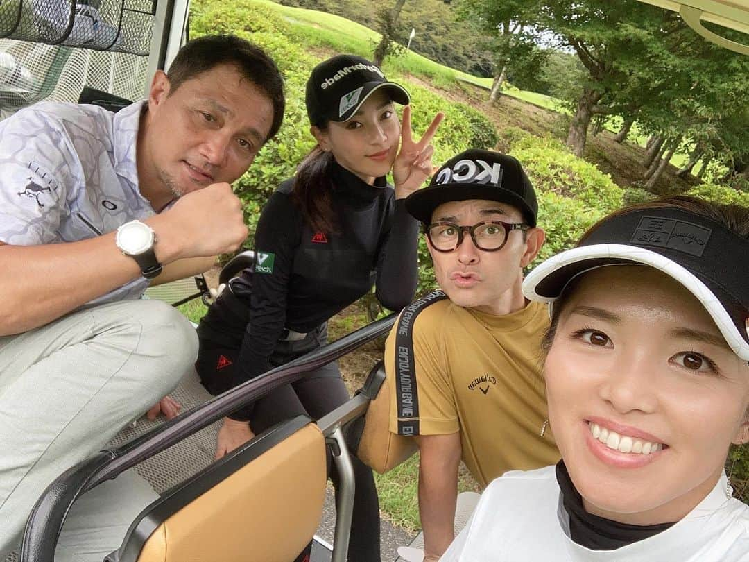 竹村真琴さんのインスタグラム写真 - (竹村真琴Instagram)「* 愉快なメンバーでゴルフ🏌️‍♀️✨ ずーっと悩んでたアプローチ最近少しずつ良くなってきて嬉しい😊 . . . #竹原慎二 #黒田カントリークラブ #甲田良美 #愉快な仲間たち #みんなでゴルフ #みんゴル #wbc #wbc世界チャンピオン #ボクシング #プロボクサー #格闘技 #アプローチ #アプローチショット #女子プロゴルファー #プロゴルファー #golf  #jlpga #女子ゴルフ  #ゴルフ女子 #興和 #ゴルフ #ゴルフコーデ  #골프 #高尔夫 #テーラーメイド #TaylorMade #コーワ #バンテリン #豆蔵 #lecoqsportif」9月17日 18時26分 - makototakemura_golf