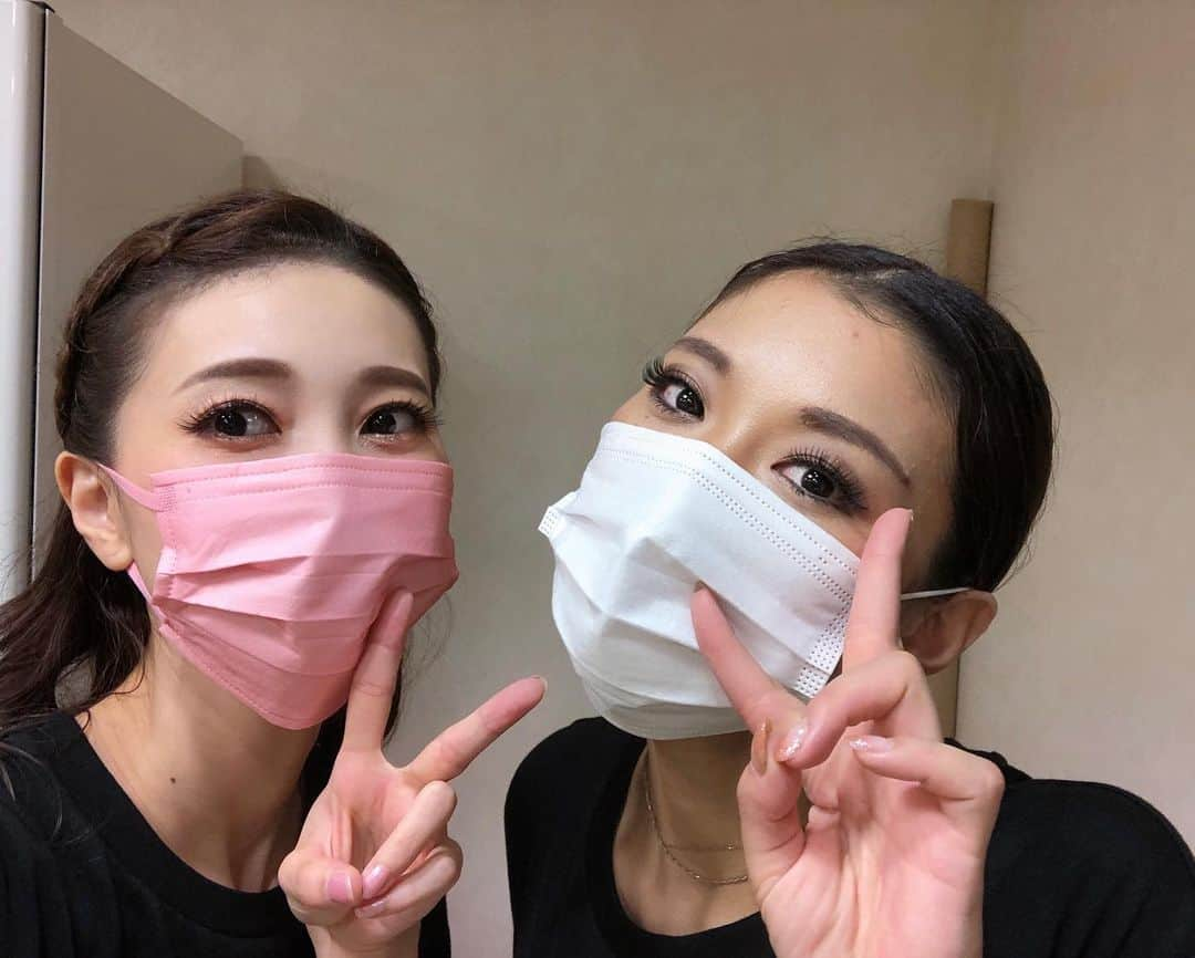 夢咲ねね（赤根那奈）さんのインスタグラム写真 - (夢咲ねね（赤根那奈）Instagram)「· 恵理子との再会❤️ 舞台上でも、袖でも会える時間は限られていましたが、モニターでしっかり恵理子を観ておりました☺️ 相変わらずキレキレのダンス！ そして会えば元気をくれる。 会えるのを本当に楽しみにしてました！ 前に共演したグレート・ギャツビーでの恵理子のヴィッキーの登場ダンス好きだったんですよねーー😊  #REONJACK4 #井出恵理子  #グレートギャツビー #1789」9月17日 18時35分 - yumesaki__nene