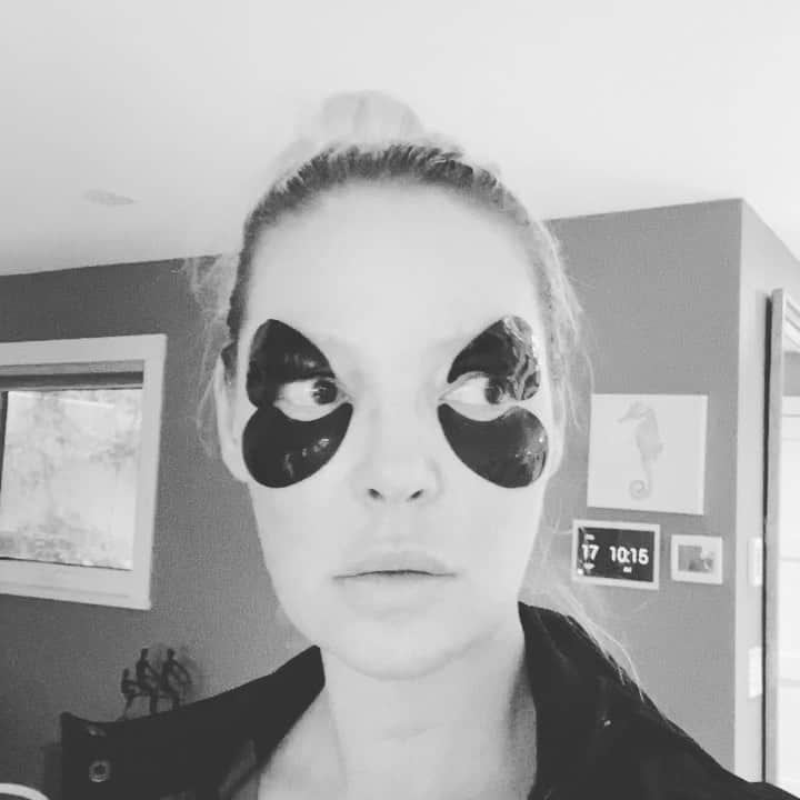 のインスタグラム：「What?!」