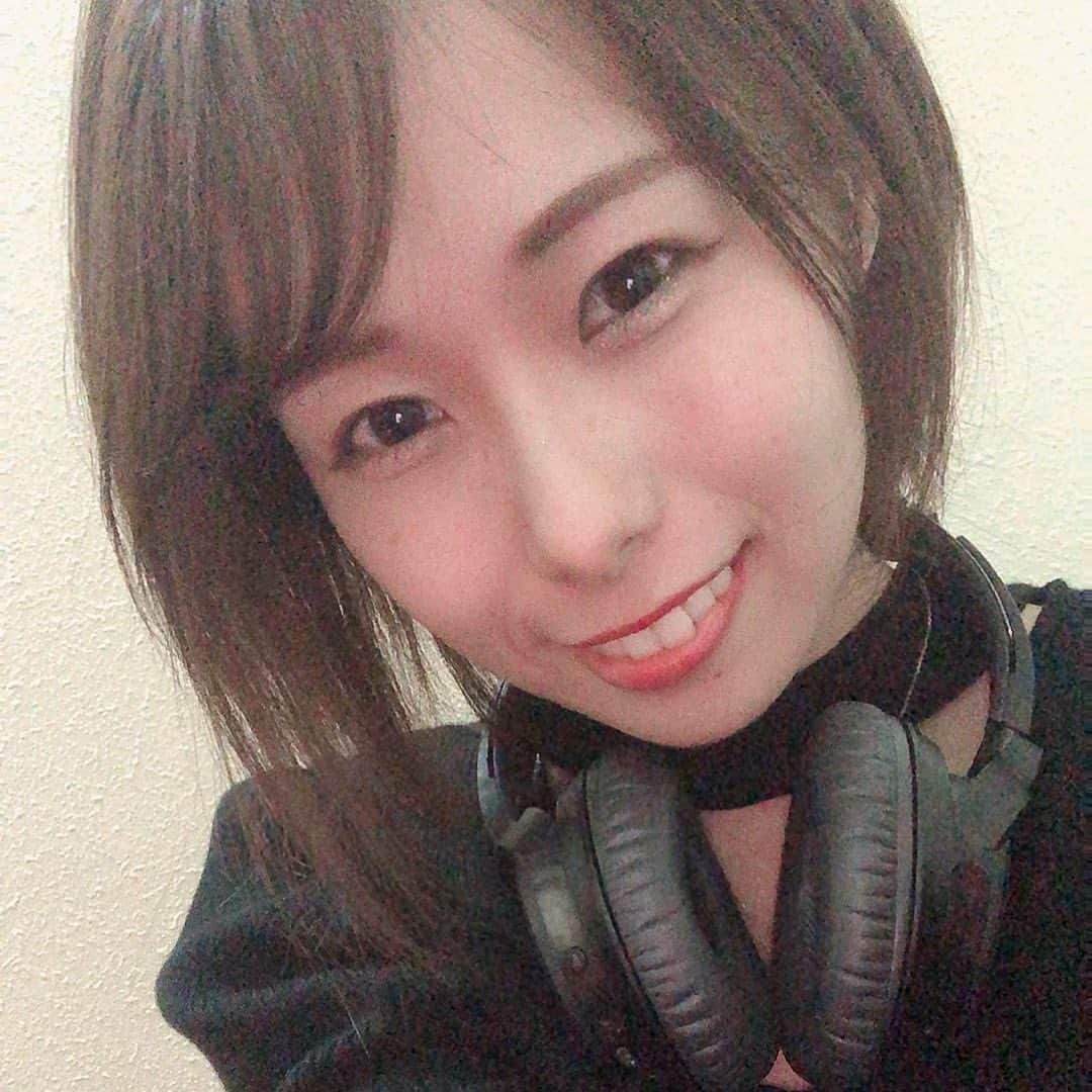 ゆうりたん（元 芹沢ゆうり）のインスタグラム：「. 最近出勤じゃなくても自撮り忘れないように頑張っておる  #ショートカット女子 #ショートヘア女子 #ショート女子 #きゃば嬢 #キャバ嬢 #キャバクラ嬢 #六本木レッドドラゴン #ジムウェアモデル」