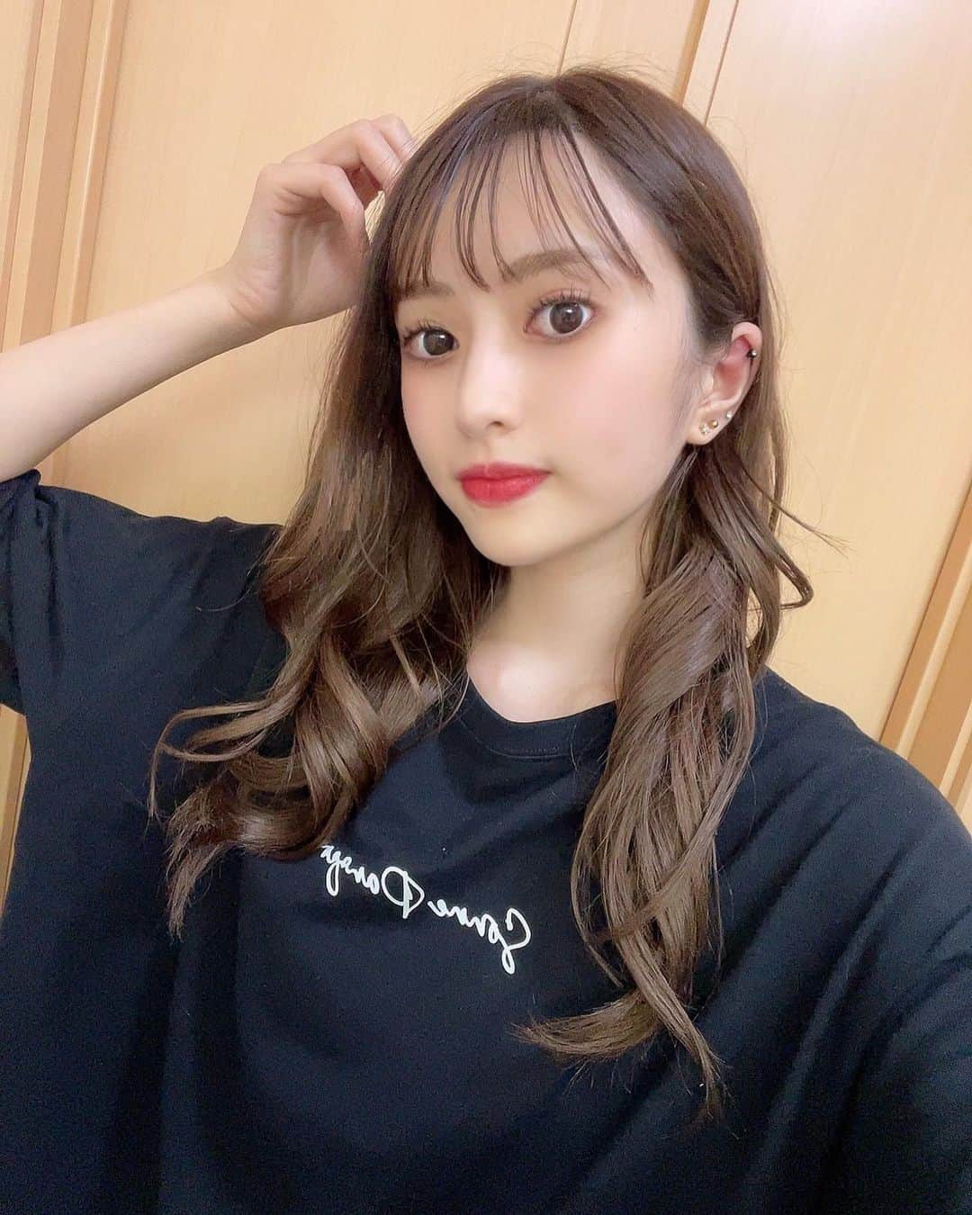 のインスタグラム：「最近お気に入りのTシャツー☺️👕  お友達（ @keita_hachisuka ） の立ち上げたブランドのお洋服だよ☺︎  デザインも生地感も好きな感じで、合わせやすくて良い感じなんだー^ ^  #sonne_panzer」