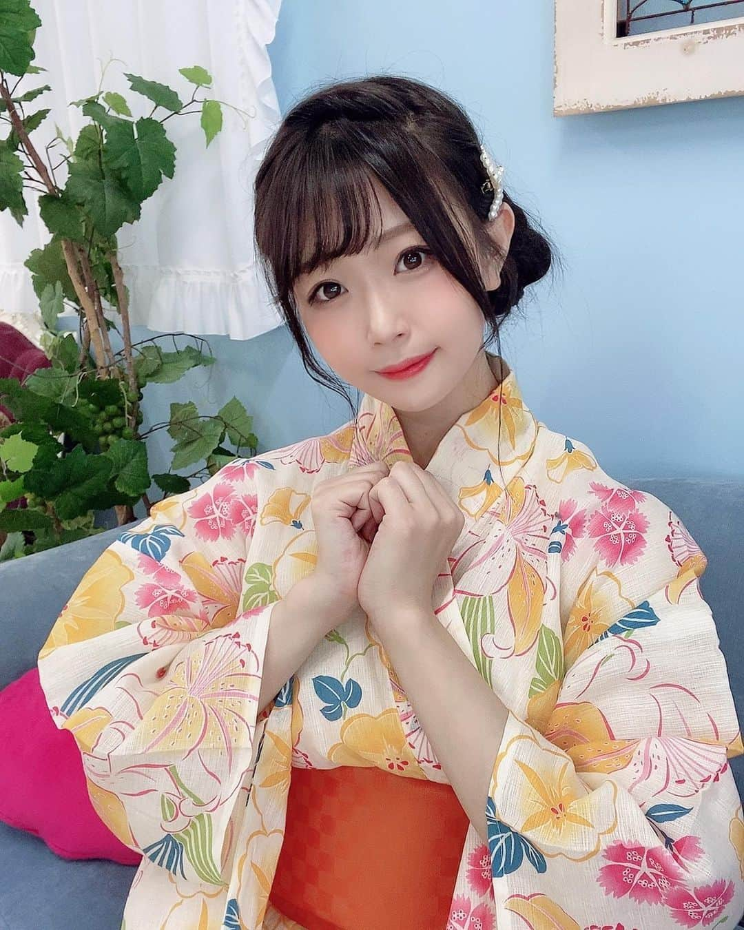 水月桃子のインスタグラム：「来年は何色の浴衣着ようかな？👘 . . . . #浴衣 #浴衣ヘアアレンジ #浴衣女子 #浴衣美人 #伝統衣装 #夏といえば #japanesegirl #撮影会 #被写体　#自撮り反転　#japaneseculture」