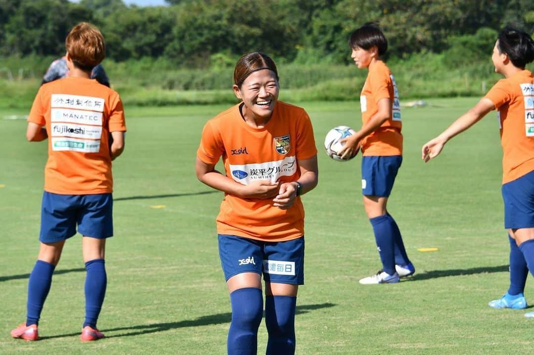 五嶋京香さんのインスタグラム写真 - (五嶋京香Instagram)「・2021/09/17 ・ ・ 9/12(日)に歴史となる日本初の女子プロサッカーリーグ 『Yogibo  WEリーグ』が開幕しました。 そして、明日9/18(土)長野Uスタジアムでホーム開幕戦です。 この歴史となるプロリーグの初年度の舞台に立たせていただき、陰で支えてくれた方々、応援して下さってる方々に本当に感謝してます。  明日は最高のスタジアムで全力で闘いたいと思います🔥⚽️ 応援よろしくお願いします‼️  #ac長野パルセイロレディース  #2021/09/17 #ホーム開幕戦  #五嶋京香  #3  #感謝  #日本初女子プロサッカー」9月17日 21時51分 - kyoka.goshima