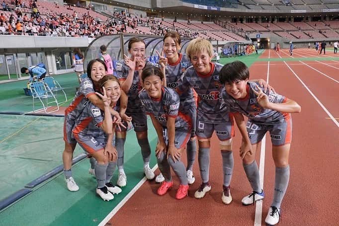 五嶋京香さんのインスタグラム写真 - (五嶋京香Instagram)「・2021/09/17 ・ ・ 9/12(日)に歴史となる日本初の女子プロサッカーリーグ 『Yogibo  WEリーグ』が開幕しました。 そして、明日9/18(土)長野Uスタジアムでホーム開幕戦です。 この歴史となるプロリーグの初年度の舞台に立たせていただき、陰で支えてくれた方々、応援して下さってる方々に本当に感謝してます。  明日は最高のスタジアムで全力で闘いたいと思います🔥⚽️ 応援よろしくお願いします‼️  #ac長野パルセイロレディース  #2021/09/17 #ホーム開幕戦  #五嶋京香  #3  #感謝  #日本初女子プロサッカー」9月17日 21時51分 - kyoka.goshima