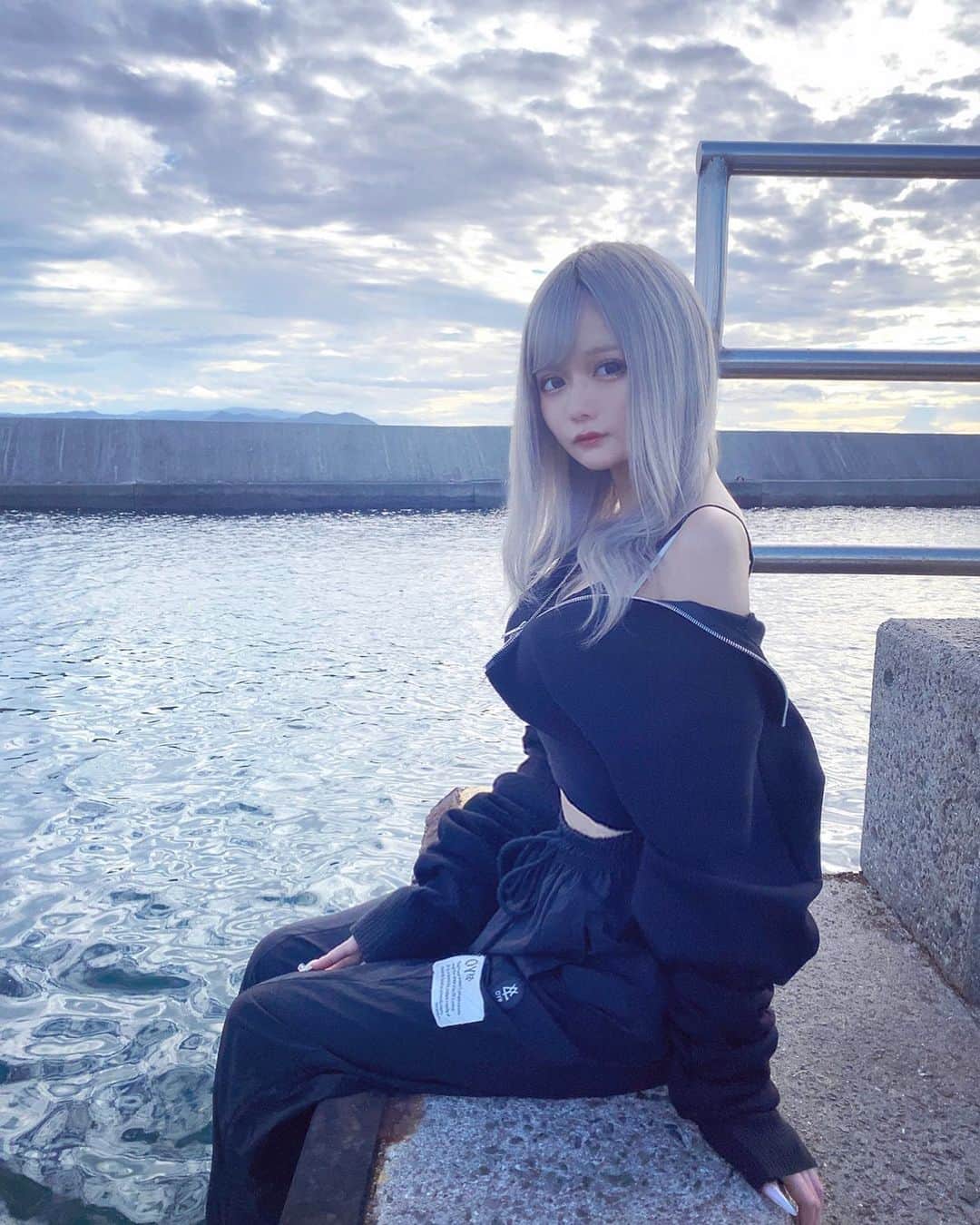 あめはねむいのインスタグラム：「🗿」