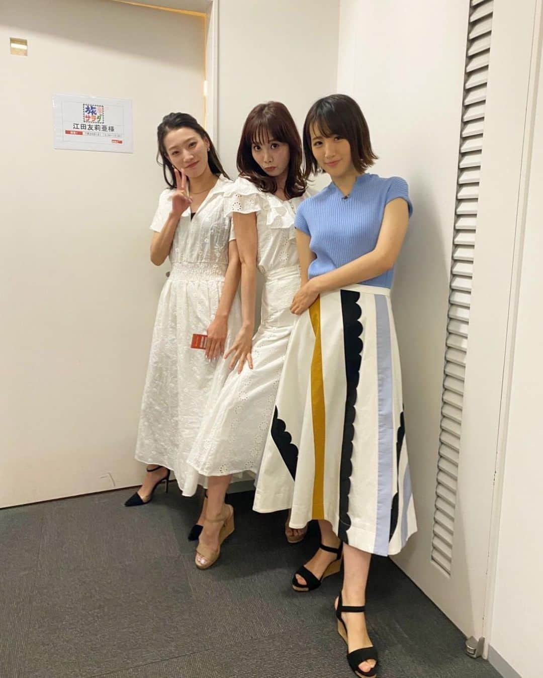 東留伽さんのインスタグラム写真 - (東留伽Instagram)「以前3人揃ったときに撮りました💘 ガールズさん同士集まると本当に楽しそうです☺️ ． ． 明日の旅サラダは、みんな大好き(私も大好き)妃海風さんです。💕 @fuhinami_official  YouTube生配信もします！ 10時からだよ遊びに来てね🏃‍♀️ ． ． 台風が心配ですが、土曜の朝少しでも晴れやかな気持ちになって欲しいなぁ  #旅サラダ #コレうまの旅 #旅サラダガールズ #妃海風 さん #江田友莉亜 さん #仲良しショット」9月17日 22時24分 - azumaruka_abc