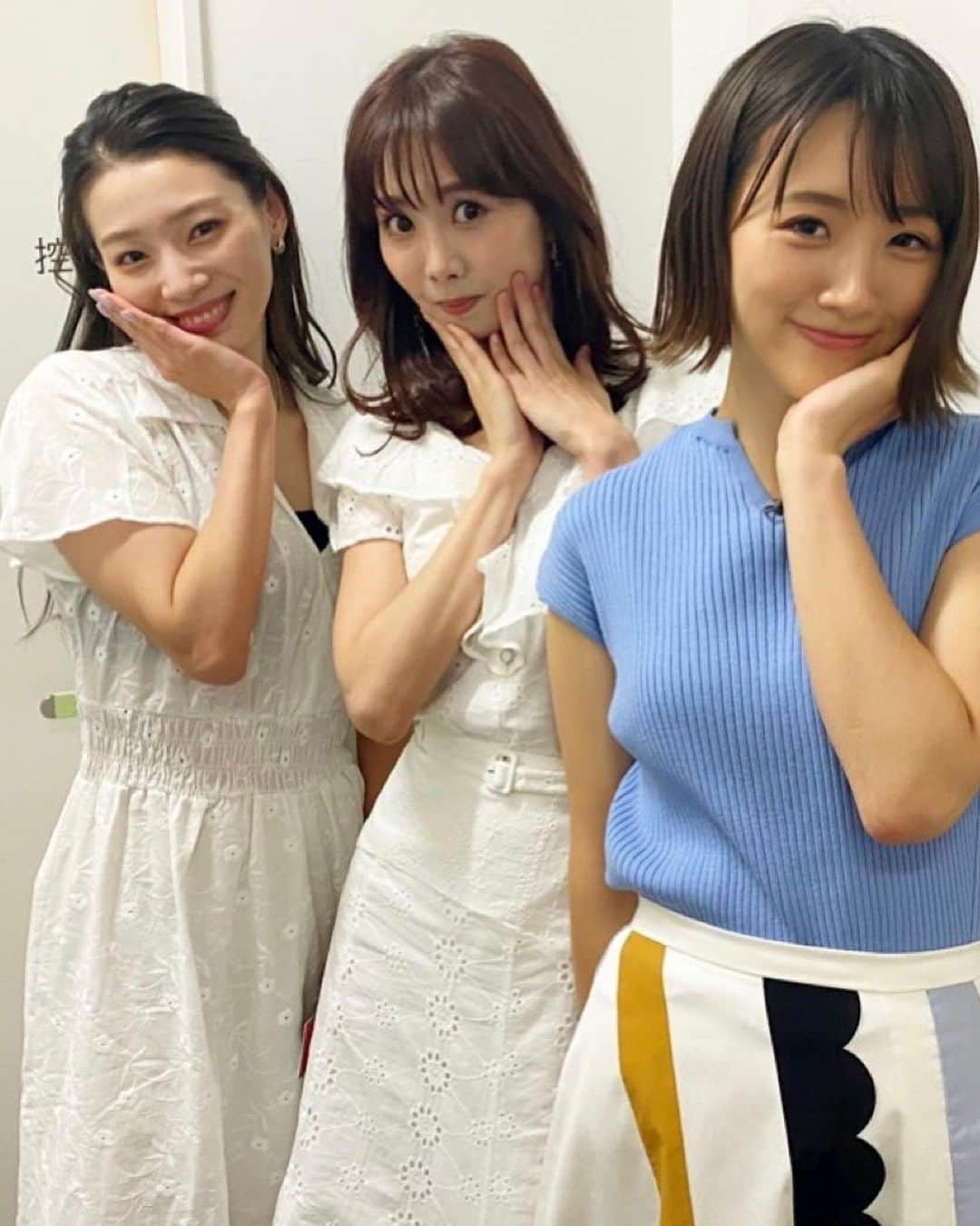 東留伽さんのインスタグラム写真 - (東留伽Instagram)「以前3人揃ったときに撮りました💘 ガールズさん同士集まると本当に楽しそうです☺️ ． ． 明日の旅サラダは、みんな大好き(私も大好き)妃海風さんです。💕 @fuhinami_official  YouTube生配信もします！ 10時からだよ遊びに来てね🏃‍♀️ ． ． 台風が心配ですが、土曜の朝少しでも晴れやかな気持ちになって欲しいなぁ  #旅サラダ #コレうまの旅 #旅サラダガールズ #妃海風 さん #江田友莉亜 さん #仲良しショット」9月17日 22時24分 - azumaruka_abc