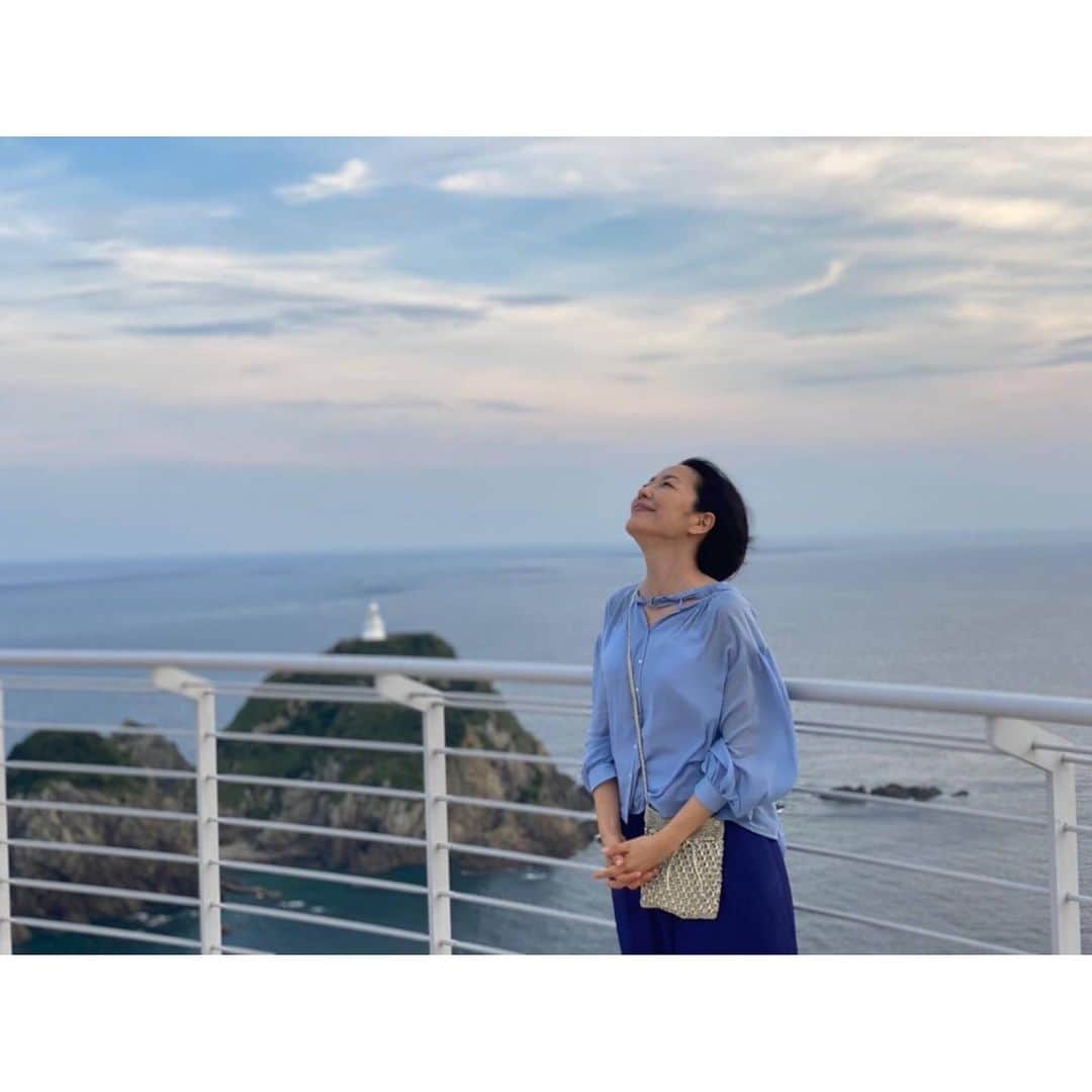 羽田美智子さんのインスタグラム写真 - (羽田美智子Instagram)「皆様、お忙しい金曜日の夜にインスタライブ、、 この指に止まっていただいてありがとうございました☝️💕✨  明日9/18(土)8:00～ 『朝だ！生です　旅サラダ』 鹿児島の旅にでかけています。 早朝ですが、起きていたらご覧くださいね😉  手付かずの大自然の美しさに出会えます！  心から堪能できた素晴らしい旅でした😌  コロナがあけたら是非ツアーもしたいなー、、と妄想しながら旅してました。  皆様を是非ともご案内したい景色の数々です❤️  #羽田甚商店 @hadajinshoten   #旅サラダ」9月17日 22時37分 - michikohada