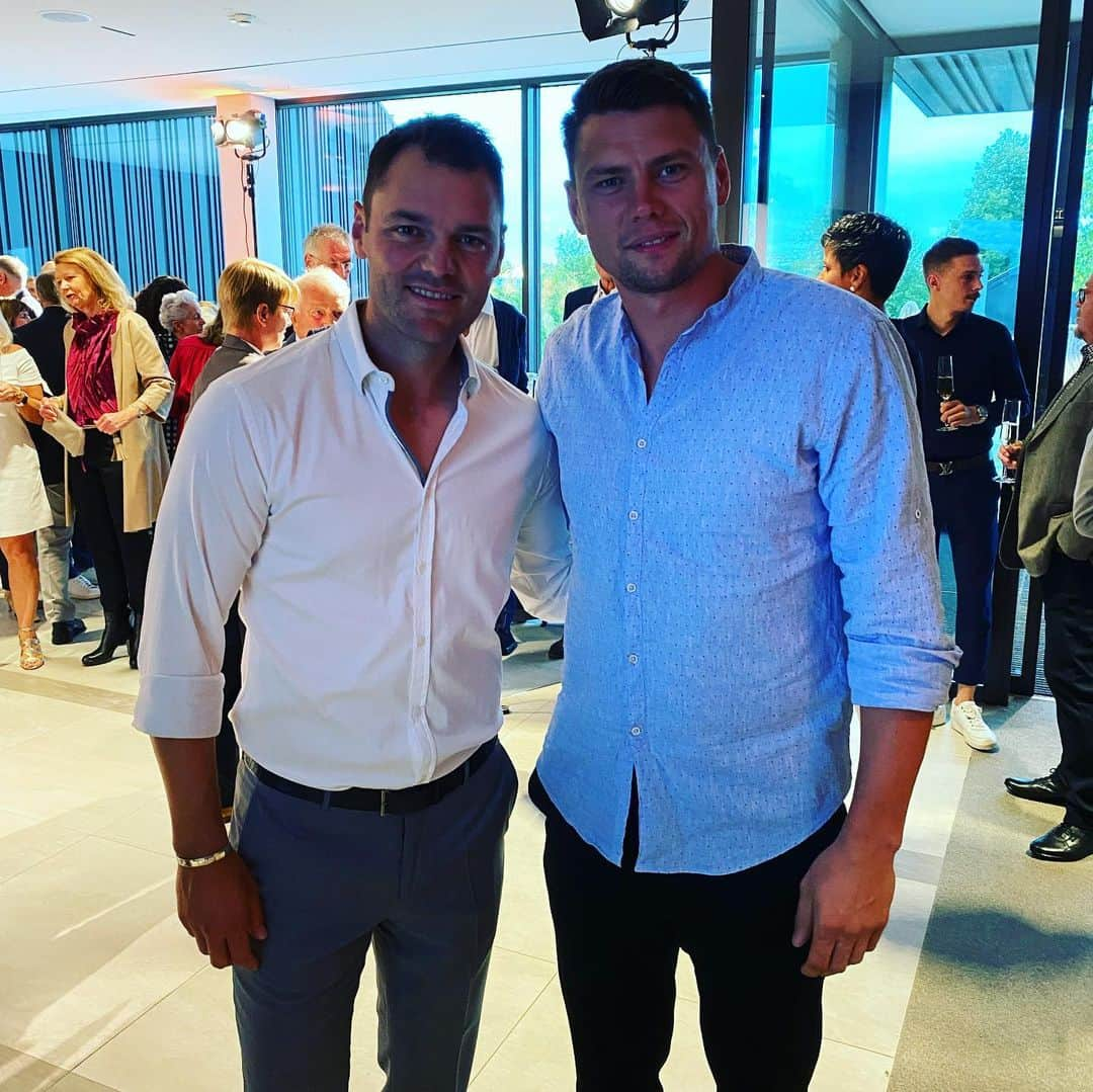 セバスティアン・ボエニシュのインスタグラム：「Lieber @martinkaymer59 Vielen Vielen Dank für dieses besondere Event das Ihr mit dem @oeschberghof da auf die Beine gestellt habt!! Es erfüllt mich mit Freude Teil dieser Veranstaltung gewesen zu sein und etwas für den Guten Zweck beigetragen zu haben. Bis zum nächsten Jahr und viel Erfolg als Vizekapitän  beim Ryder Cup💪🏻💪🏻」